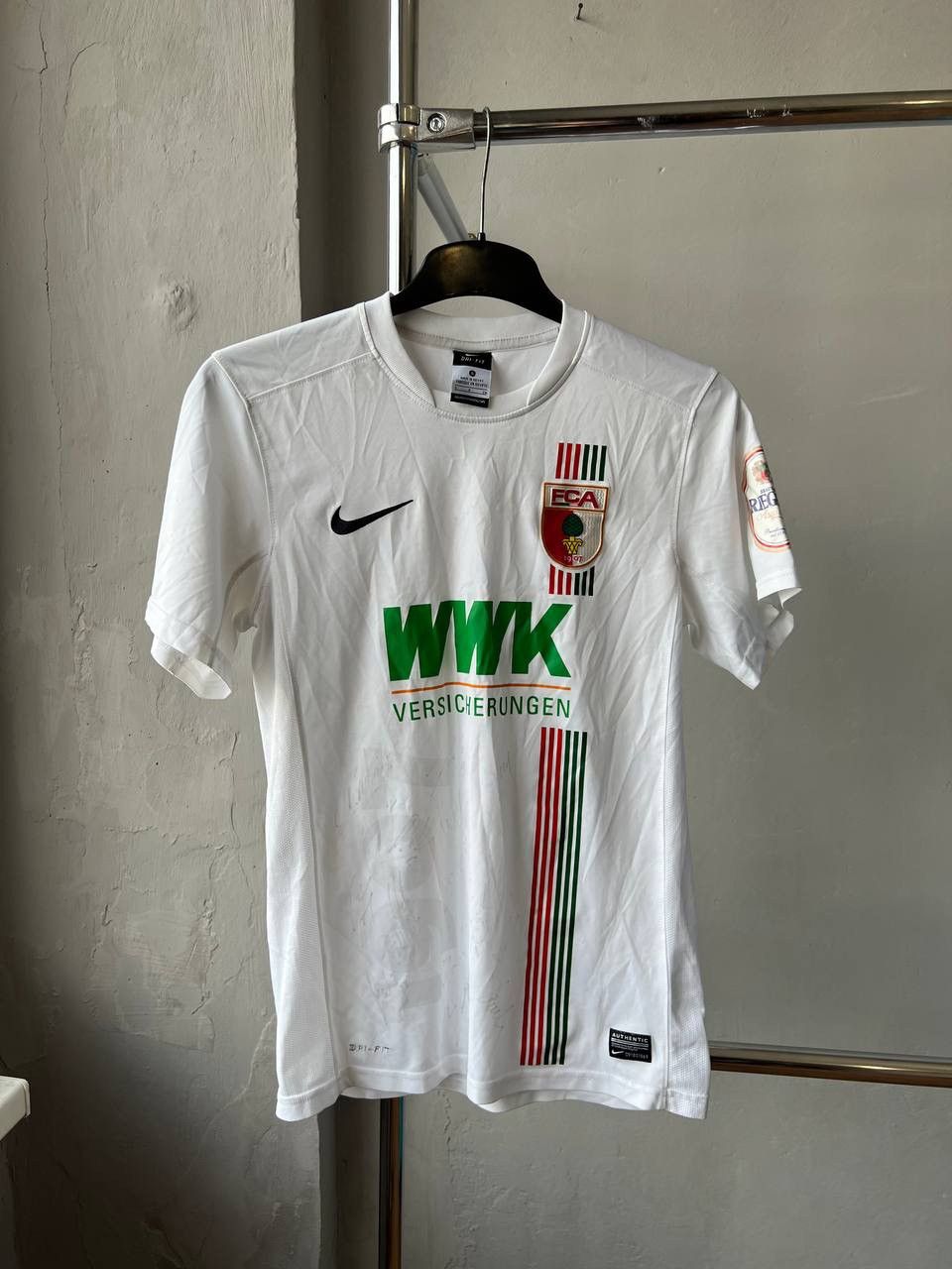 Nike 2015/16 AUGSBURG FC SIGNED HOME SOCCER JERSEY FOOTBALL SHIRT Size US S / EU 44-46 / 1 - 2 Thumbnail