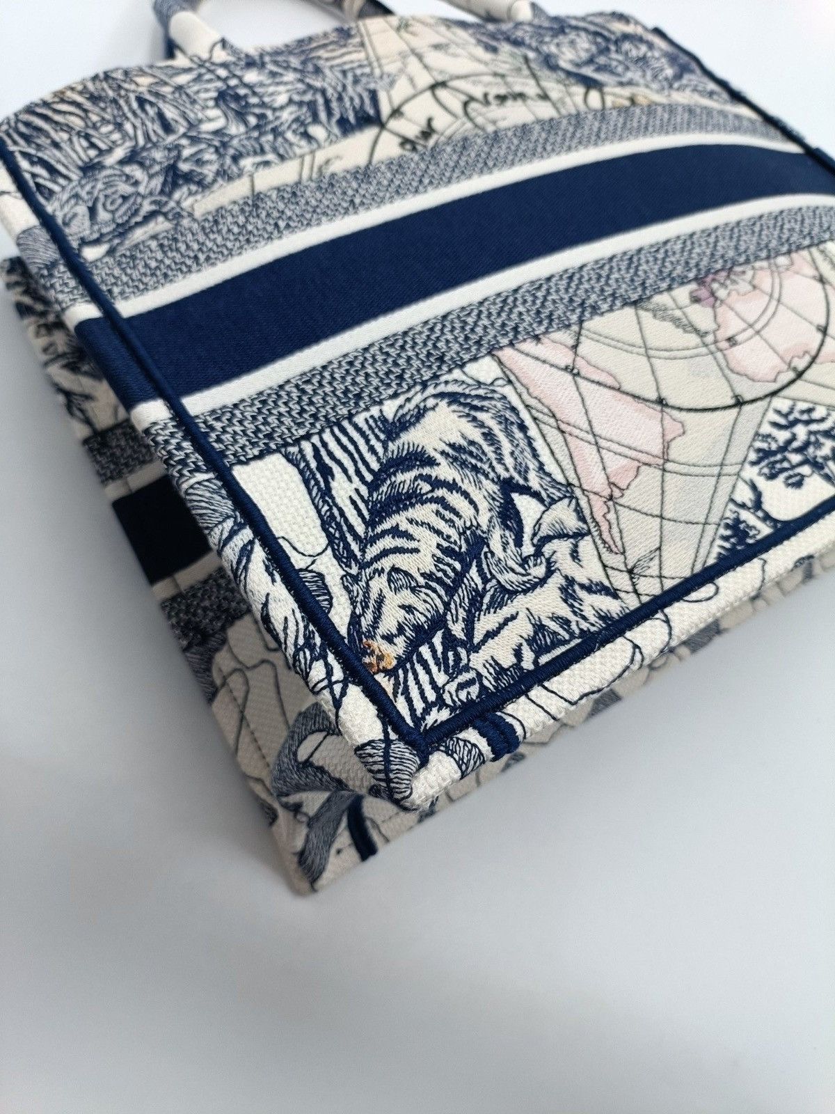 Dior Canvas Embroidered Medium Around The World Book Tote Size ONE SIZE - 7 Thumbnail