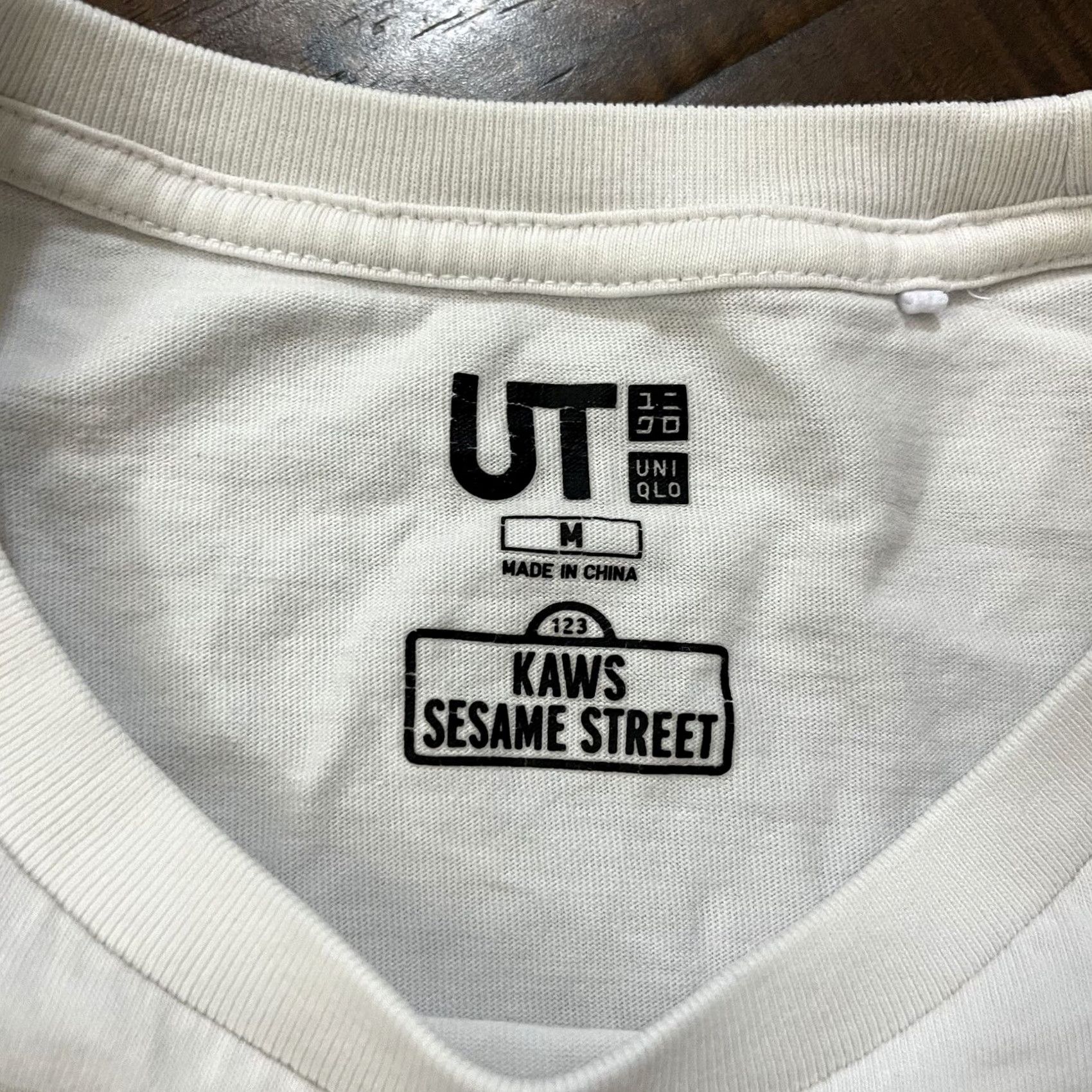 Uniqlo VINTAGE Kaws x Uniqlo x Sesame Street Elmo BFF T-Shirt M White Mens Size US M / EU 48-50 / 2 - 7 Thumbnail