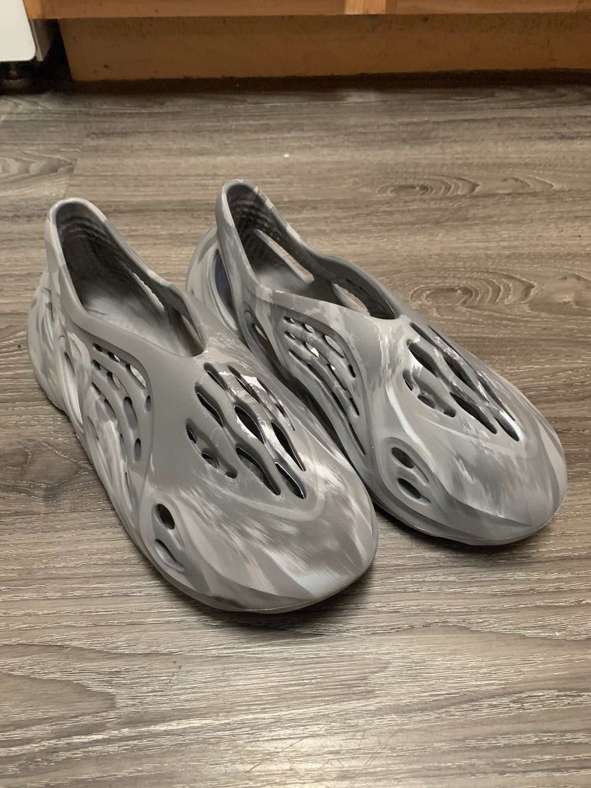 Adidas × Kanye West × Yeezy Yeezy Foam Runner MX Granite Size US 10 / EU 43 - 3 Thumbnail