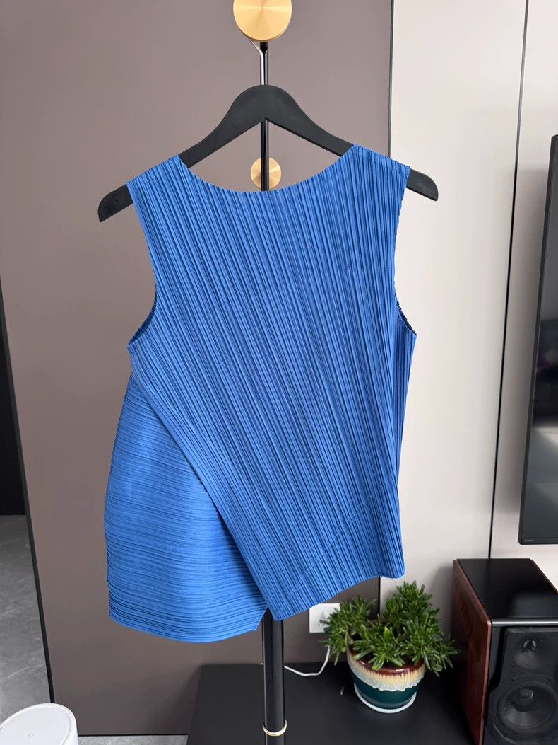 Issey Miyake Issey Miyake size:5 Blue cut vest top Size M / US 6-8 / IT 42-44 - 2 Thumbnail