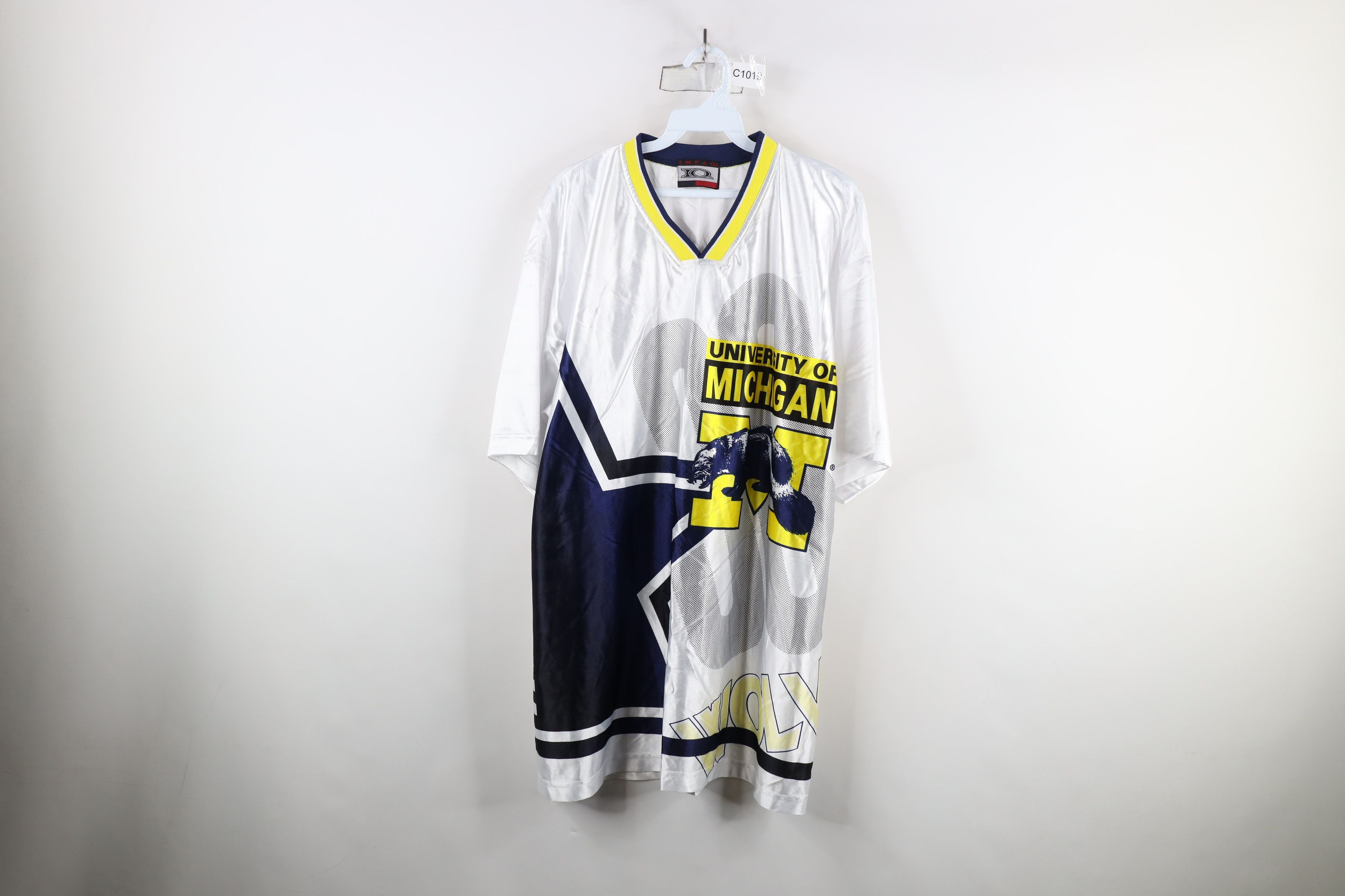 Vintage Vintage 90s Over Print University of Michigan Jersey T-Shirt Size US XXL / EU 58 / 5 - 1 Thumbnail