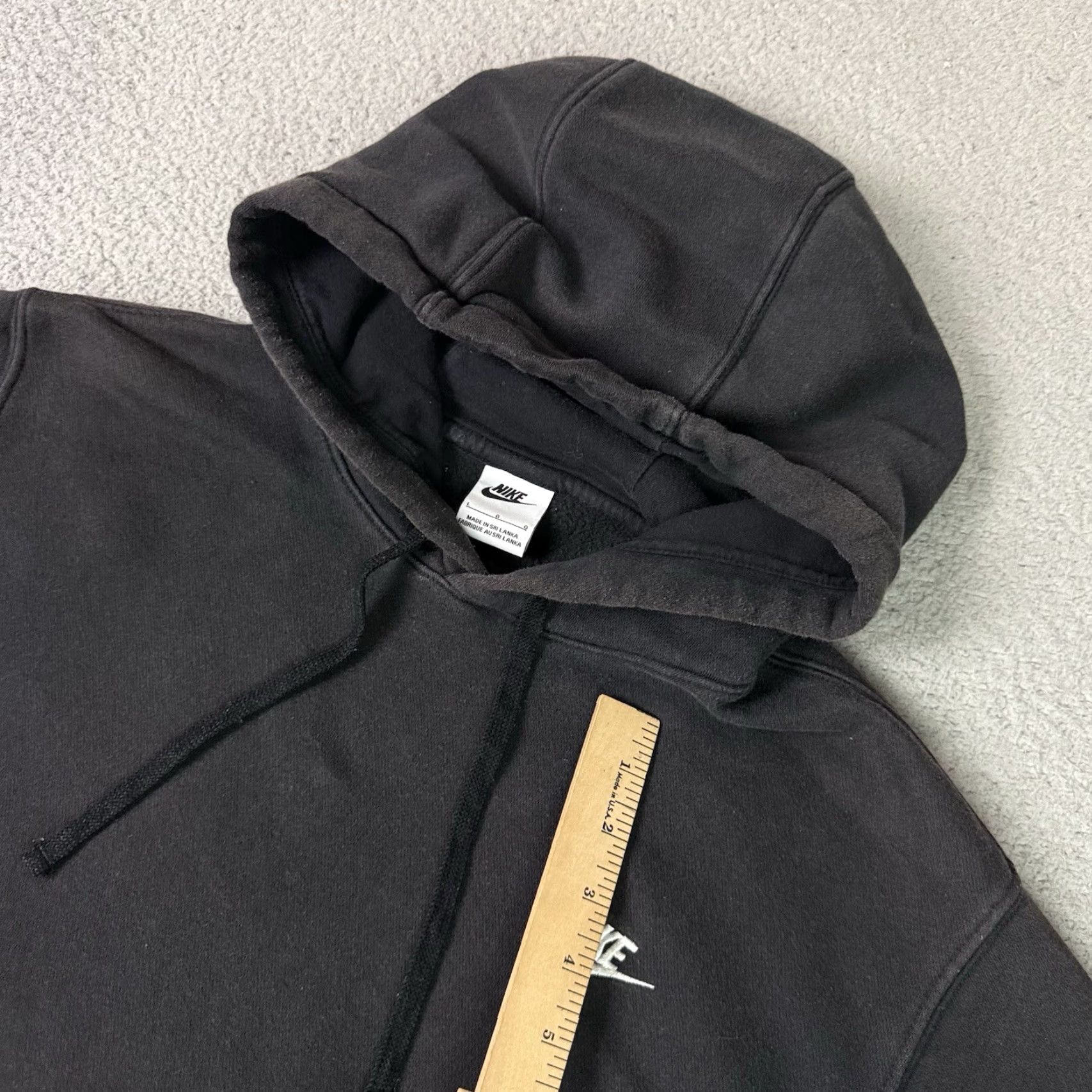 Nike VINTAGE Nike Hoodie Adult L Black Embroidered Logo Swoosh Distressed Essential Graphic Print Hooded Pockets Mens Size US L / EU 52-54 / 3 - 5 Thumbnail