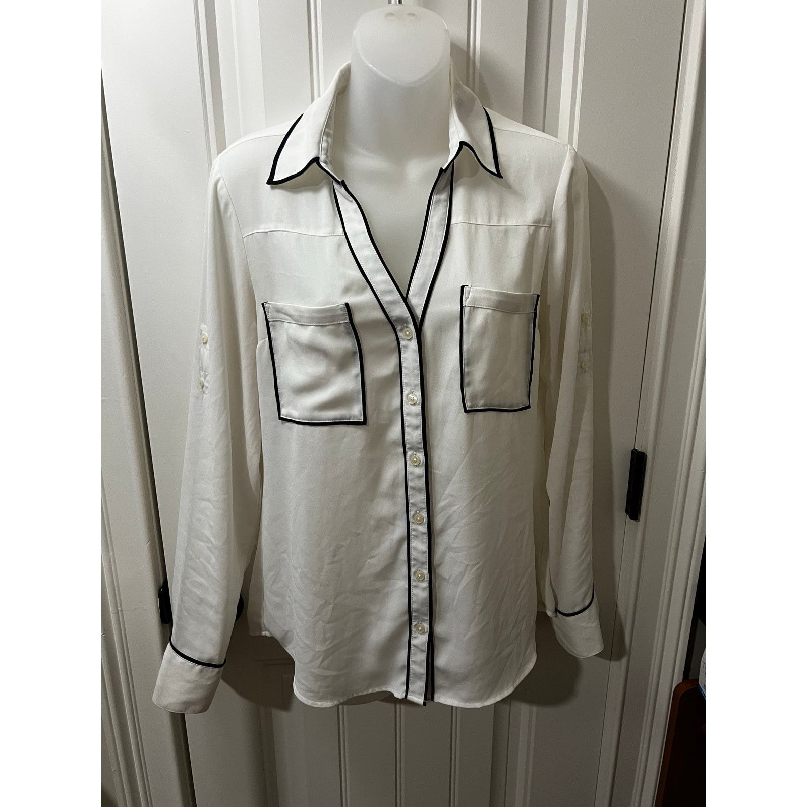 Express Button Down Blouse Black Trim Roll Sleeve Pocket Top Shirt Size S / US 4 / IT 40 - 2 Thumbnail