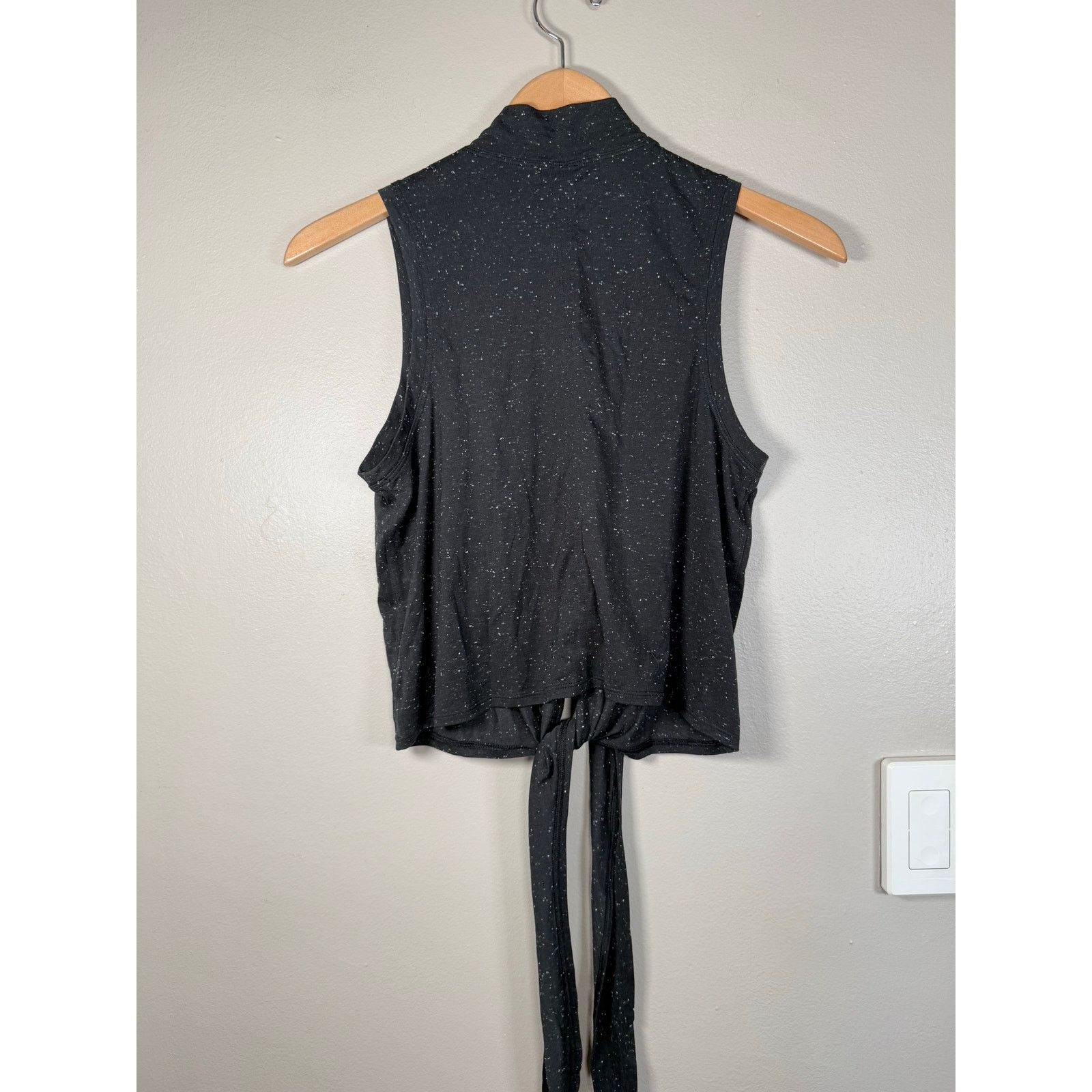 Lululemon NWOT Lululemon Time to Restore Mock Neck Tank size 6 Size M / US 6-8 / IT 42-44 - 4 Thumbnail