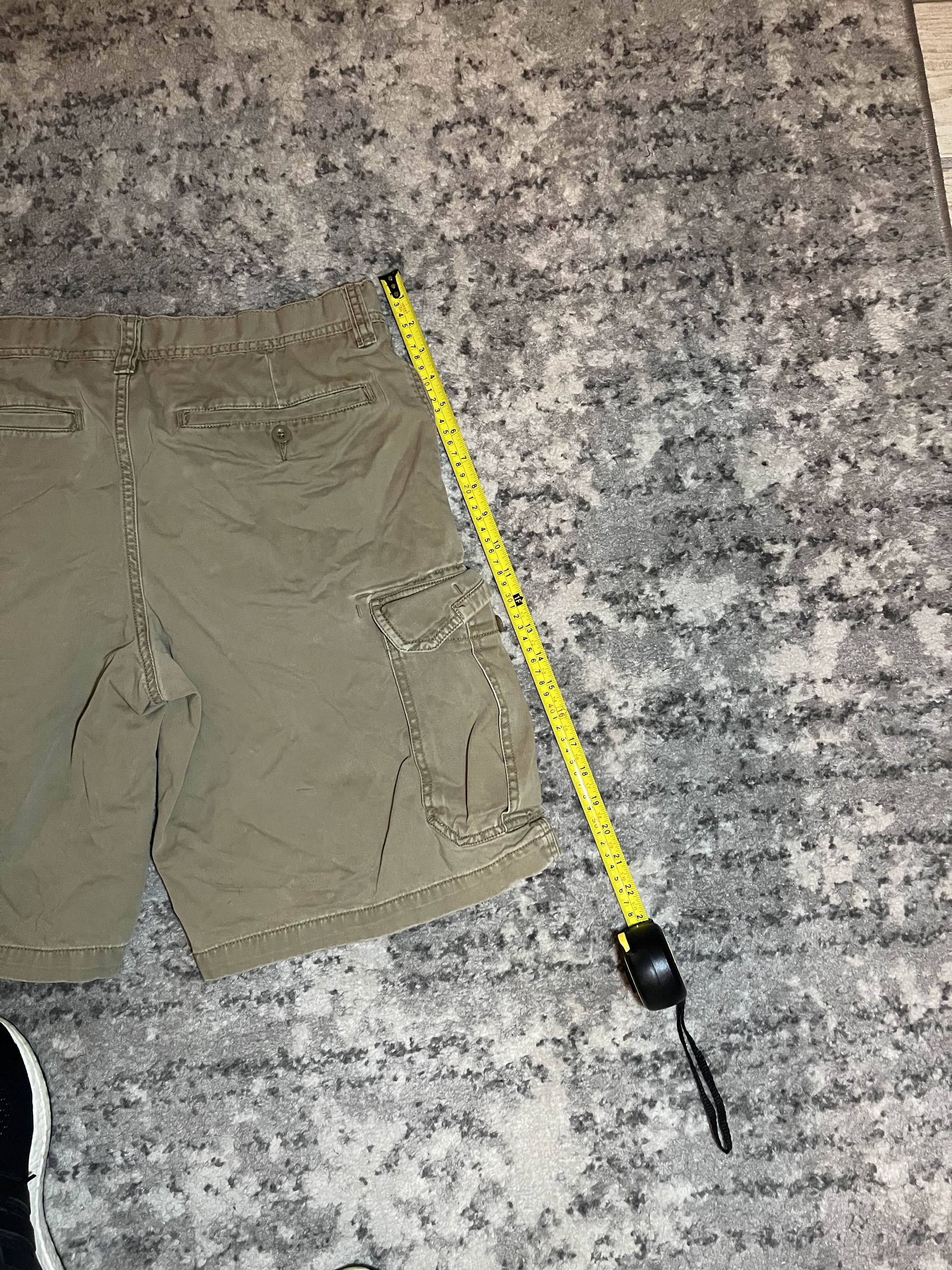 Old Navy Y2K Old Navy Khaki Baggy Cargo Shorts Size US 34 / EU 50 - 7 Thumbnail