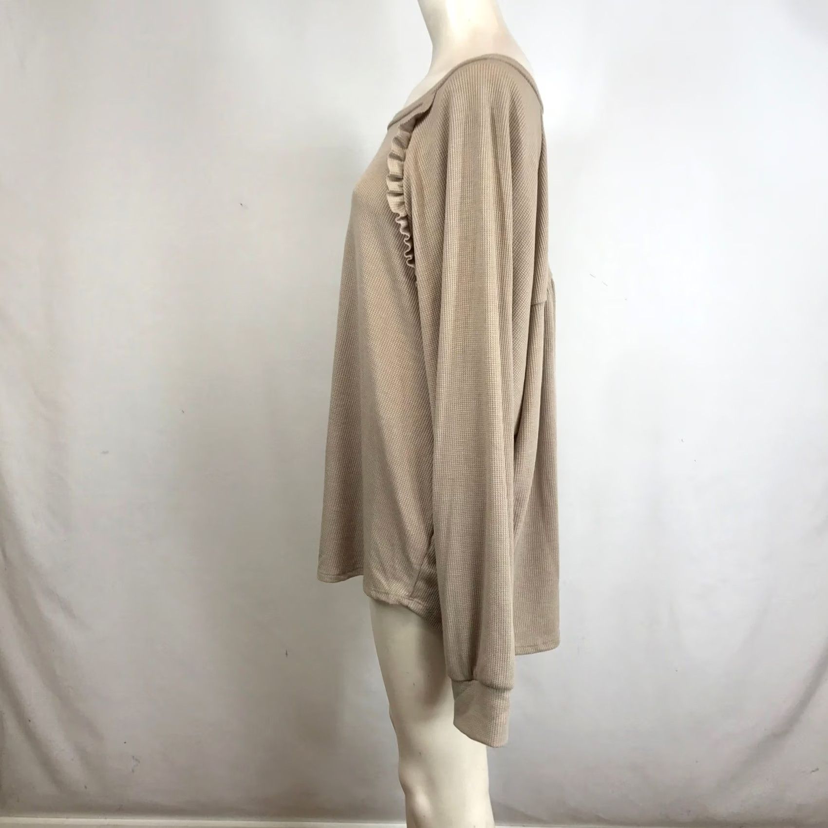 Vintage LIKE LOVE Tan Waffle Knit Ruffle Sleeve Long Sleeve Top Women's 2X Size XXL / US 16-18 / IT 52-54 - 6 Thumbnail
