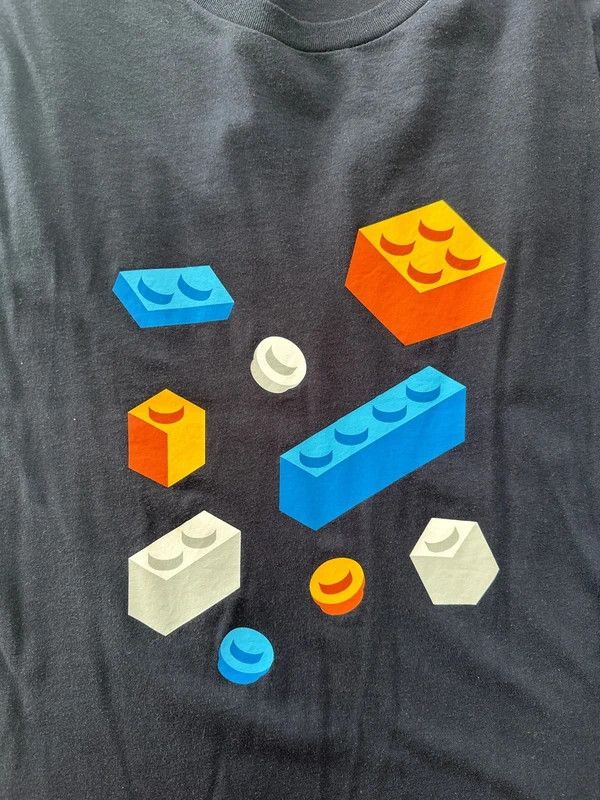Uniqlo Uniqlo UT x LEGO Graphic T-Shirt – Size L Size US L / EU 52-54 / 3 - 2 Thumbnail