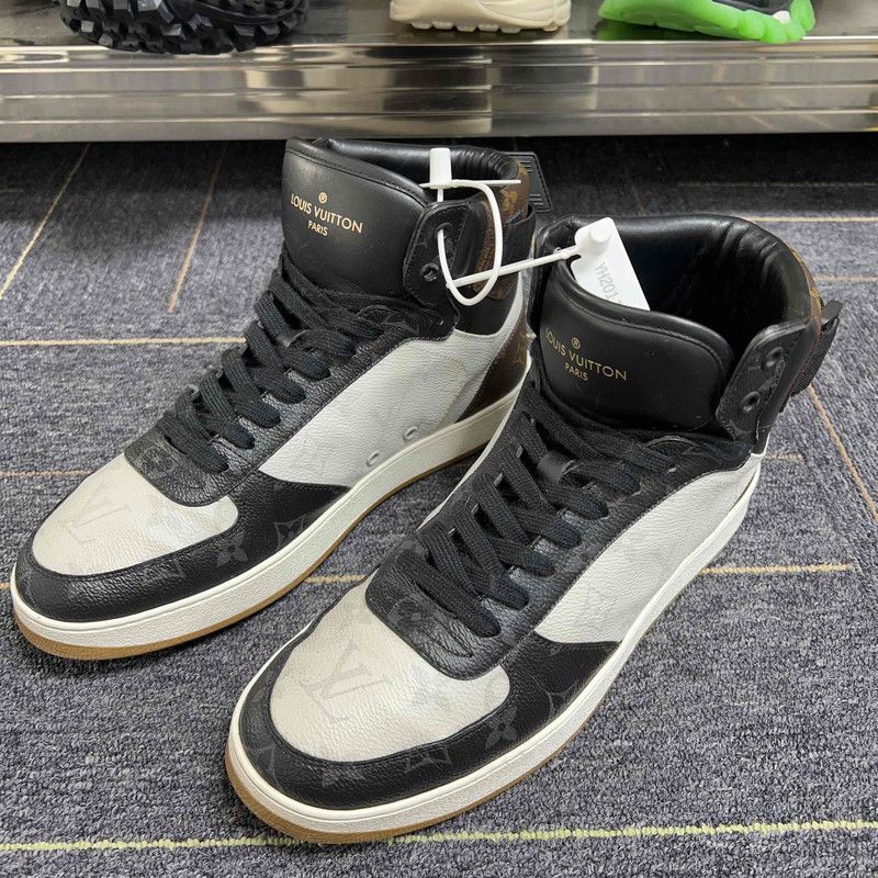 Louis Vuitton Rivoli Black and White Sneakers 0079