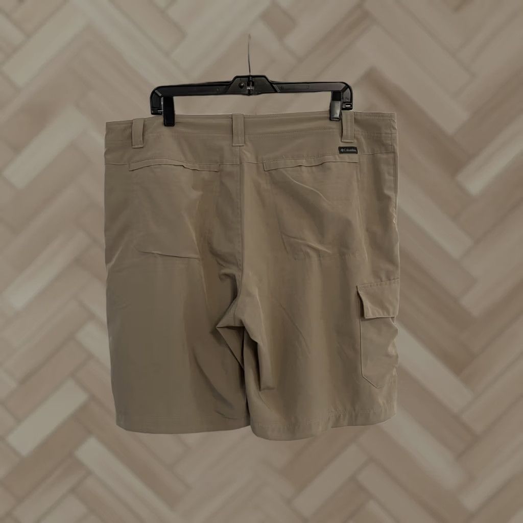 Vintage Columbia Casual Chino Hiking Shorts Mens 38 Beige 10" Inseam Pockets Regularfit Size US 38 / EU 54 - 1 Thumbnail