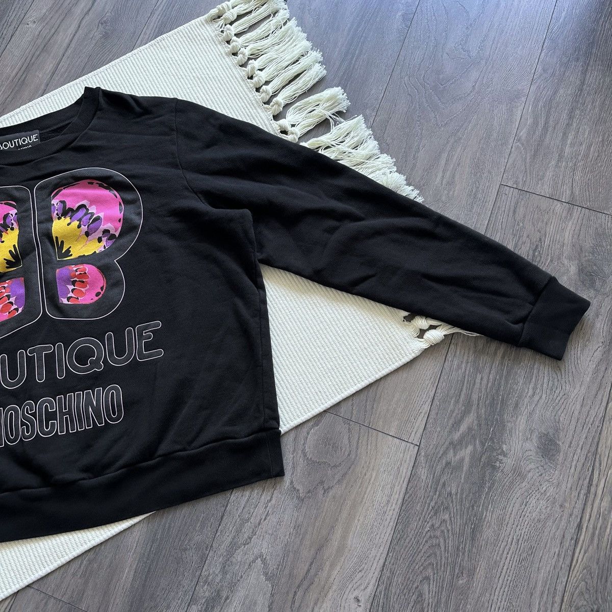 Boutique Moschino BOUTIQUE MOSCHINO Butterfly Graphic Black Sweatshirt Size XL / US 12-14 / IT 48-50 - 3 Thumbnail
