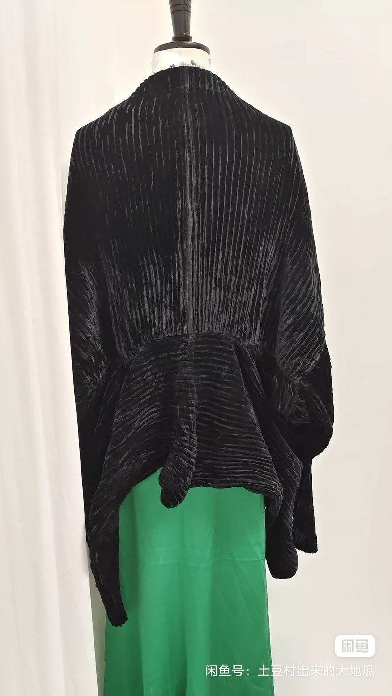 Issey Miyake Issey Miyake A vintage velvet pleated jacket with a black Size M / US 6-8 / IT 42-44 - 4 Thumbnail