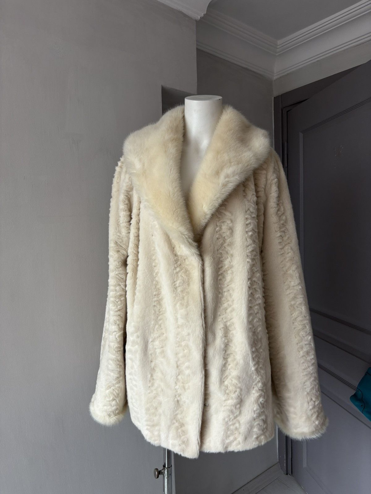 Vintage 90’s faux fur coat Size L / US 10 / IT 46 - 7 Thumbnail