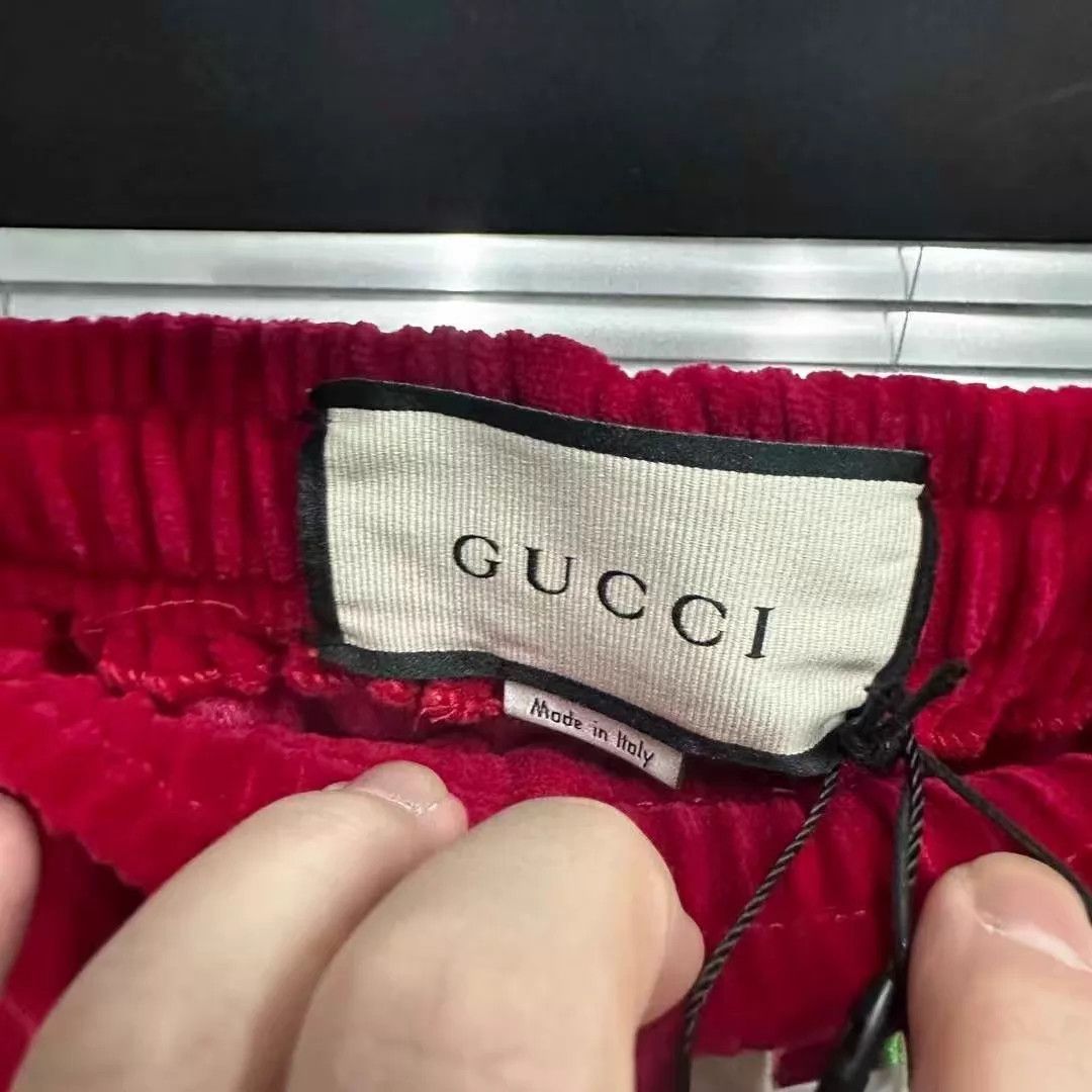 Gucci Gucci red paneled velvet small logo sweats OS XXS NWT Size 24" / US 00 / IT 34 - 3 Thumbnail