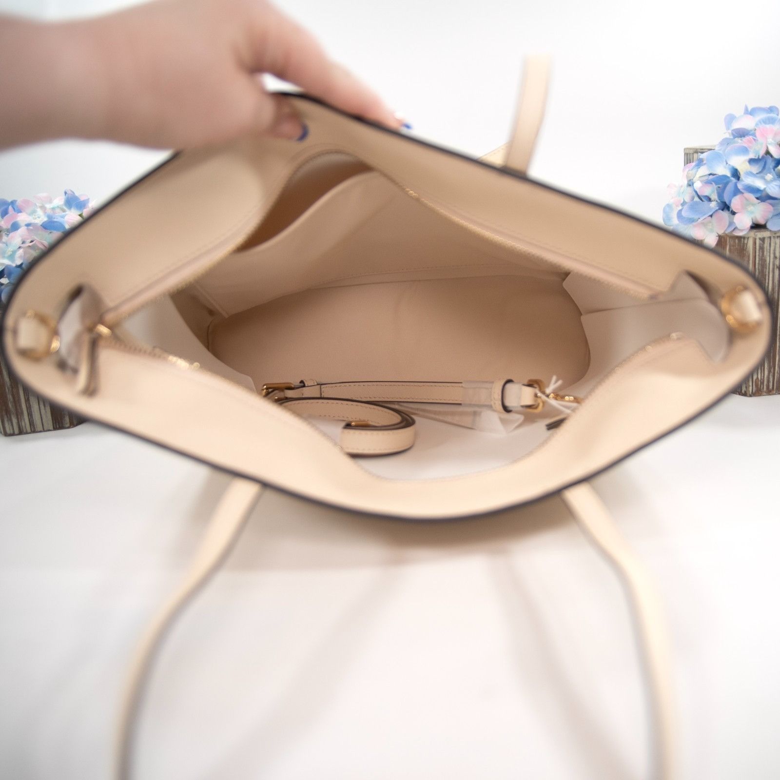 Tory Burch Tory Burch Robinson Brie Saffiano Leather Small Tote Bag NWT Size ONE SIZE - 7 Thumbnail