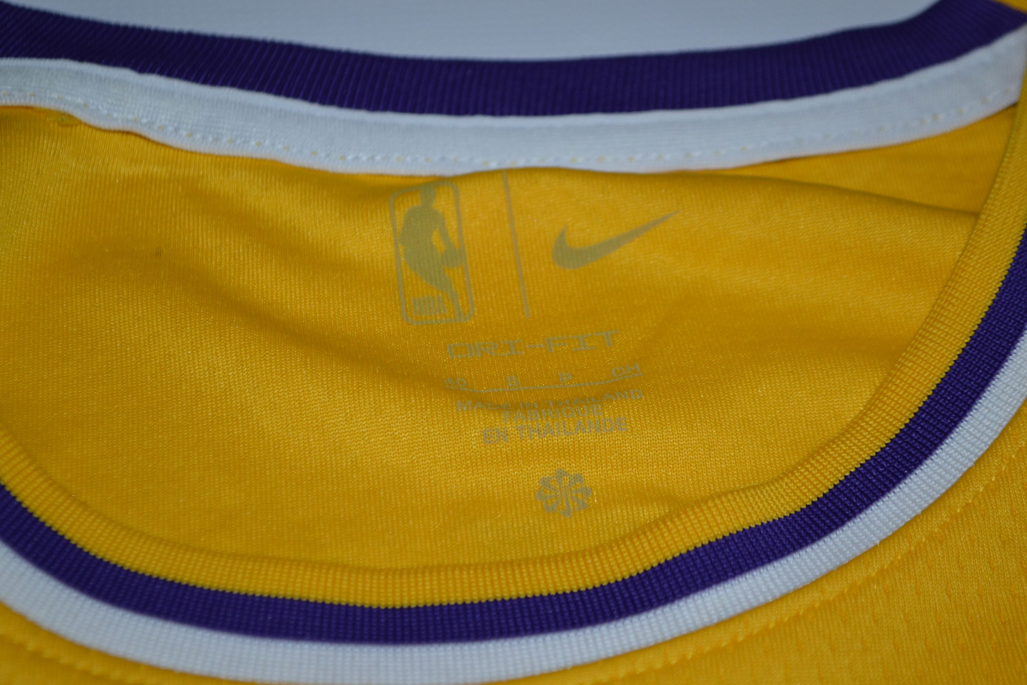 Nike Los Angeles Lakers Lebron James NBA Swingman Jersey Size US S / EU 44-46 / 1 - 3 Thumbnail