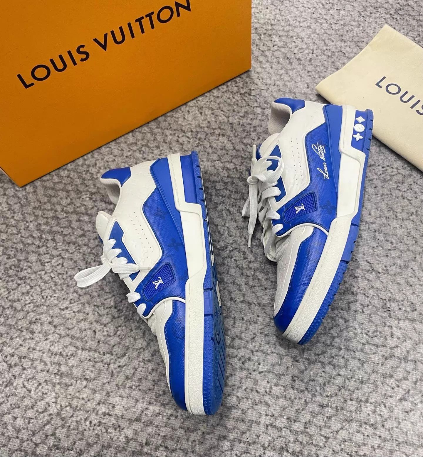 Louis Vuitton LV Trainer Klein Blue & White Sneakers US 7 Size US 7 / IT 37 - 3 Thumbnail