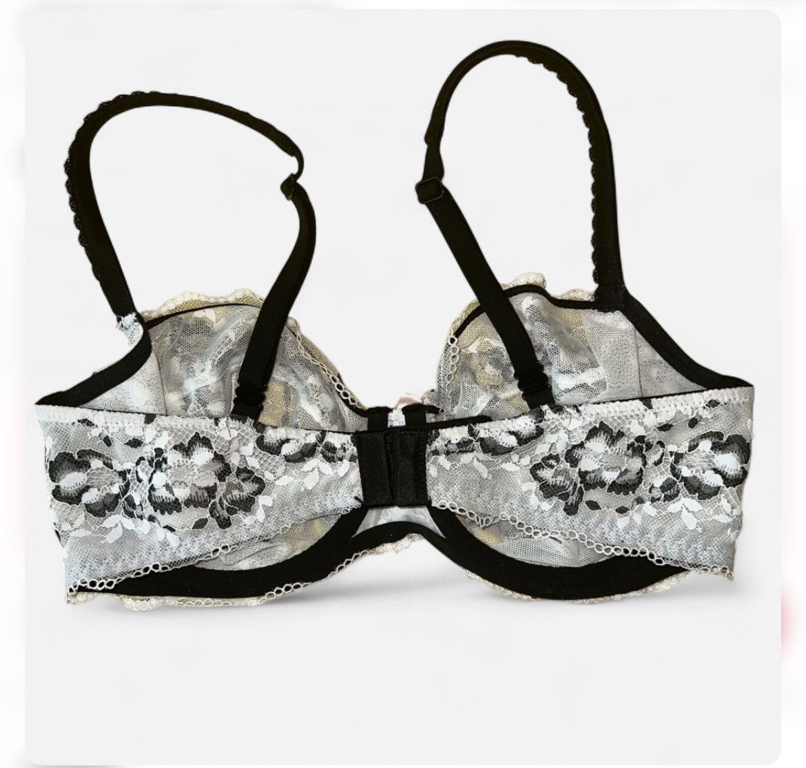 Victoria's Secret Victoria’s Secret Body by Victoria Bra 34DD Floral Lace Size ONE SIZE - 2 Thumbnail