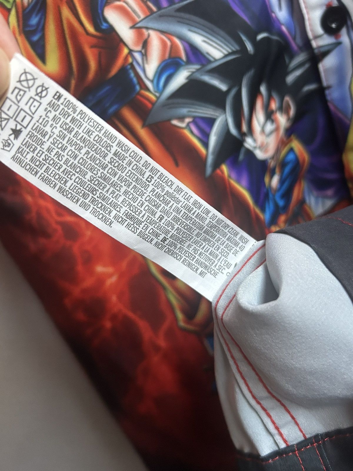 21 Men Dragon Ball Z button up MEDIUM Size US M / EU 48-50 / 2 - 4 Thumbnail