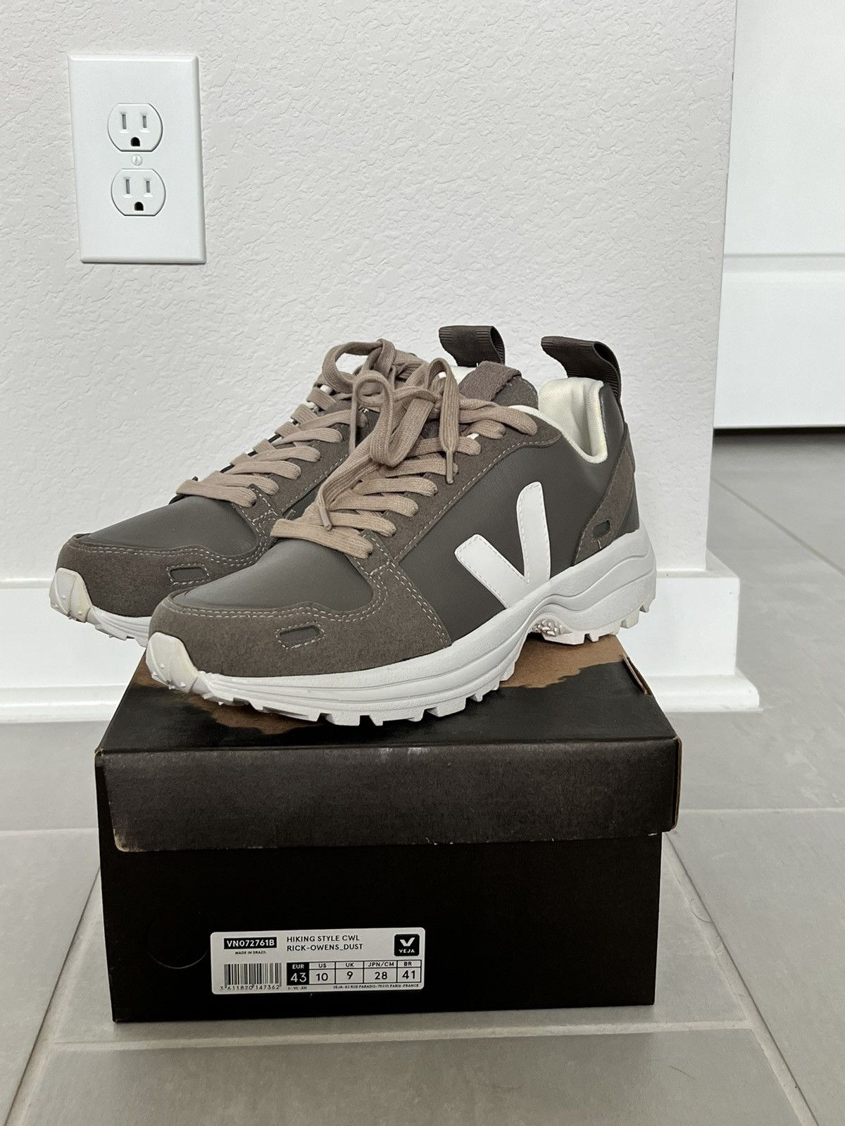 Rick Owens × Veja Veja x Rick Owens Venturi Low-Top Hiking Sneaker