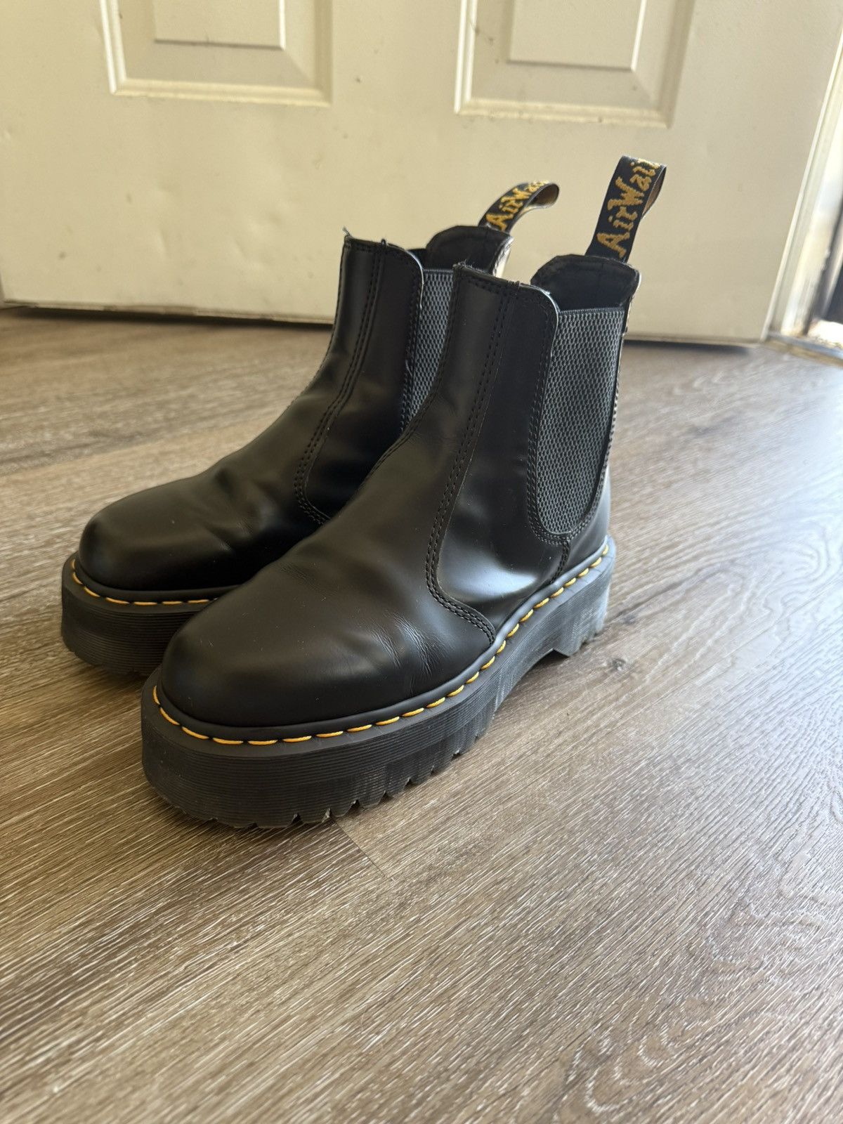 Dr. Martens Dr. Martens 2976 Platform Chelsea Boot Size US 8 / IT 38 - 1 Thumbnail