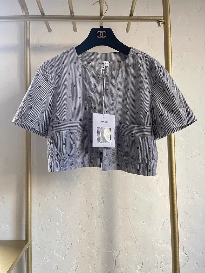 Chanel Chanel 24p small grey shirt Size XS / US 0-2 / IT 36-38 - 1 Thumbnail