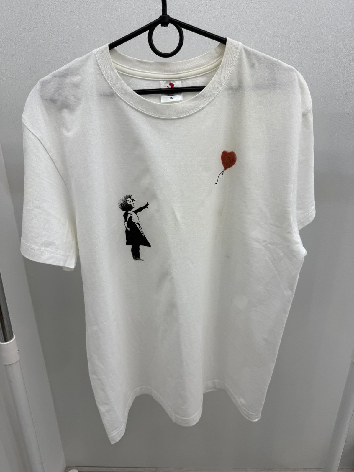 Vintage Vintage Banksy Art Girl With Balloon Cotton Tee T-Shirt Size US XL / EU 56 / 4 - 1 Thumbnail