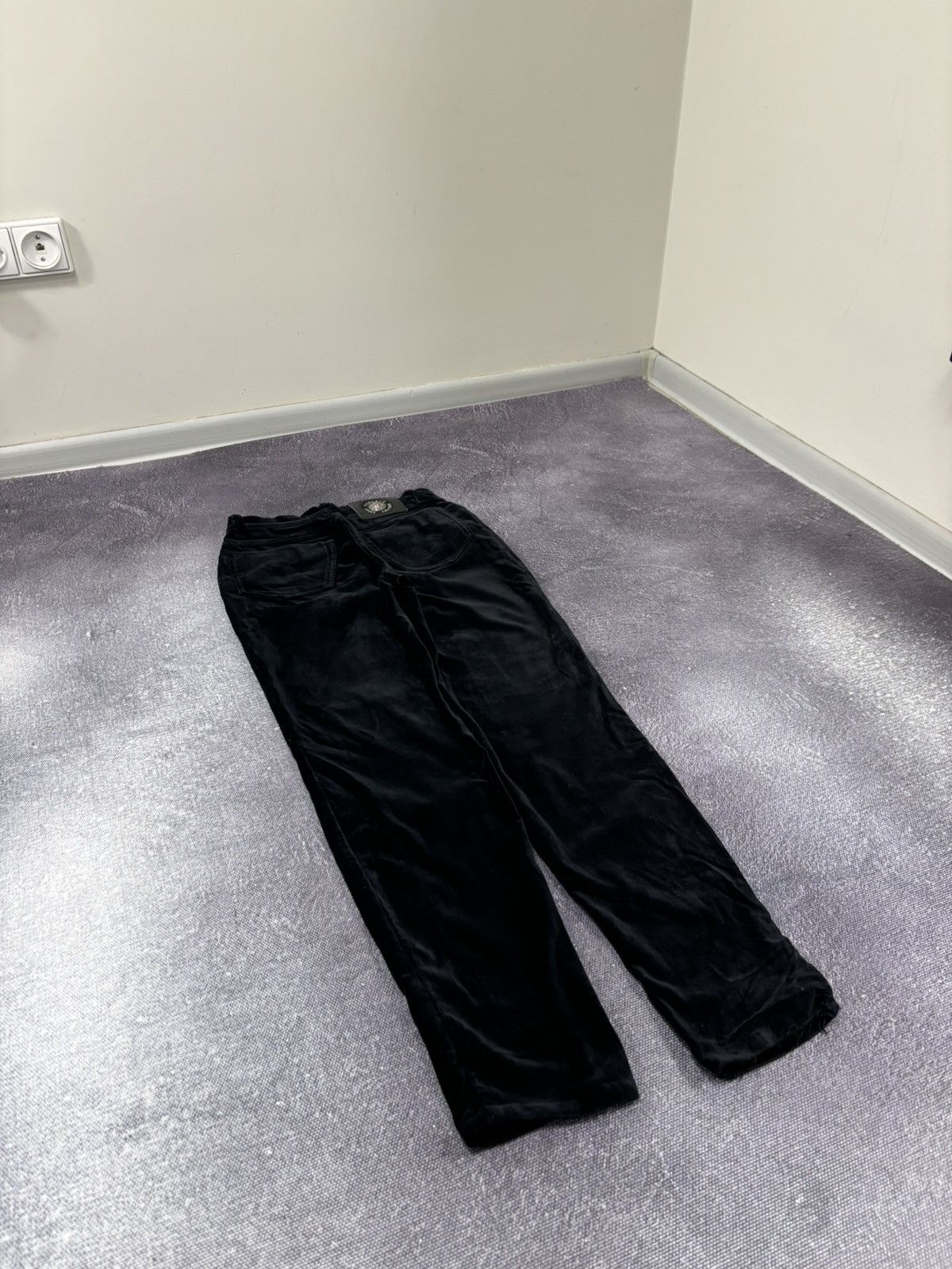 Versace Vintage Versace Jeans Couture Women’s Y2K Black Velvet Pants Size 28" / US 6 / IT 42 - 4 Thumbnail
