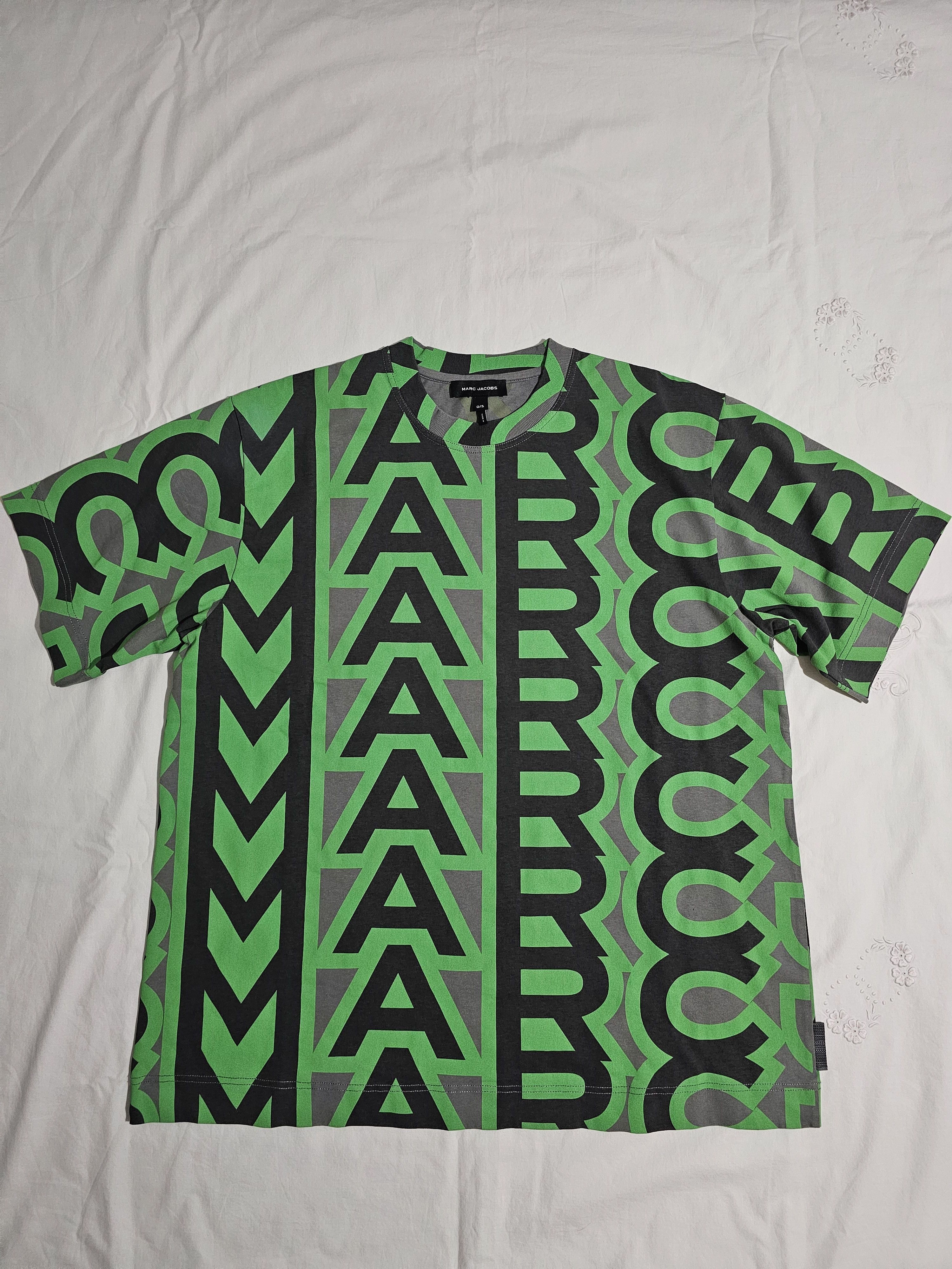 Marc Jacobs "Monogram big T-shirt" by Marc Jacobs - Only Size Size US M / EU 48-50 / 2 - 3 Thumbnail