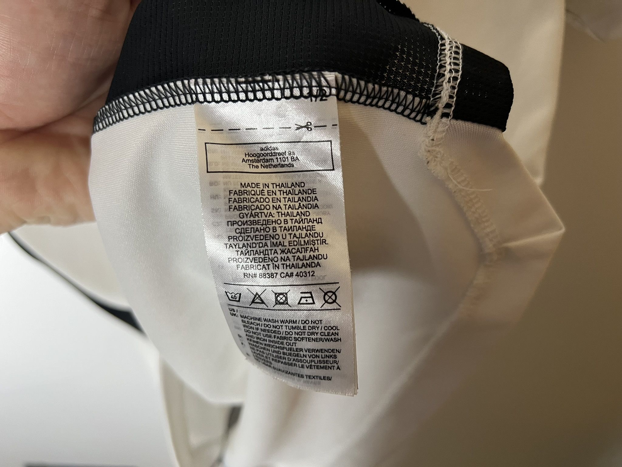 Adidas JUVENTUS 2020 2021 TRAINING FOOTBALL SHIRT SOCCER JERSEY Size US M / EU 48-50 / 2 - 6 Thumbnail
