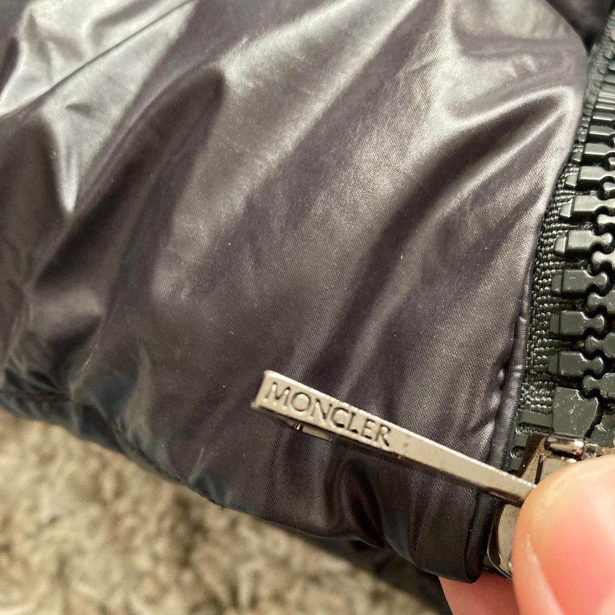 Moncler moncler ‘LAICHE’ down jacket with fur hood black size 0 Size XS / US 0-2 / IT 36-38 - 6 Thumbnail