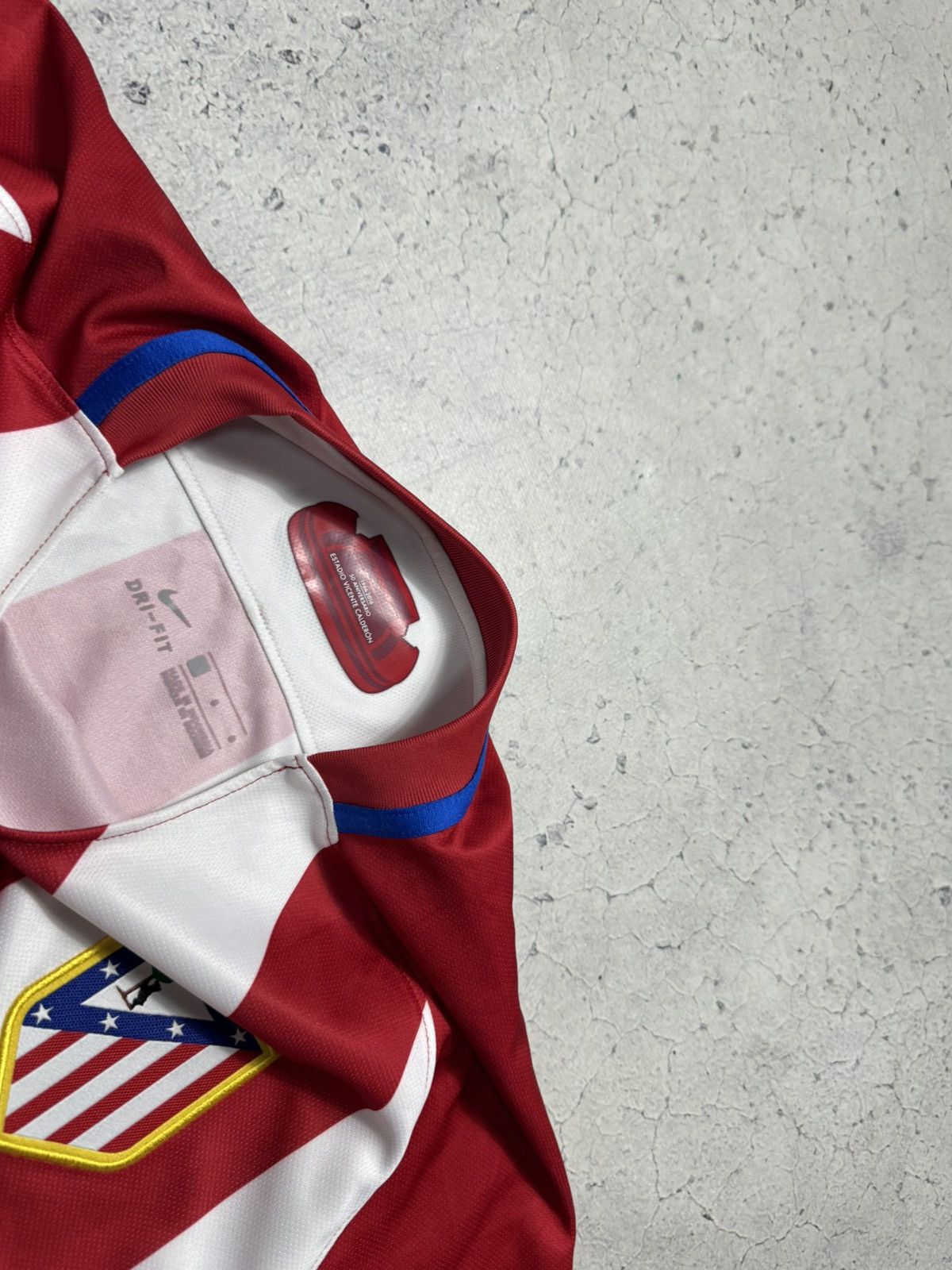 Nike Nike FC Atletico Madrid 2015/2016 Soccer Jersey Vintage Size US L / EU 52-54 / 3 - 7 Thumbnail