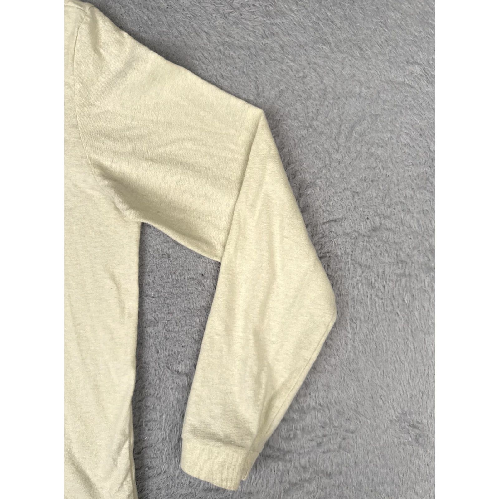 Patagonia Patagonia Shirt Mens Small Yellow Crew Neck Long Sleeve P-6 Logo Tagless Tee Size US S / EU 44-46 / 1 - 2 Thumbnail