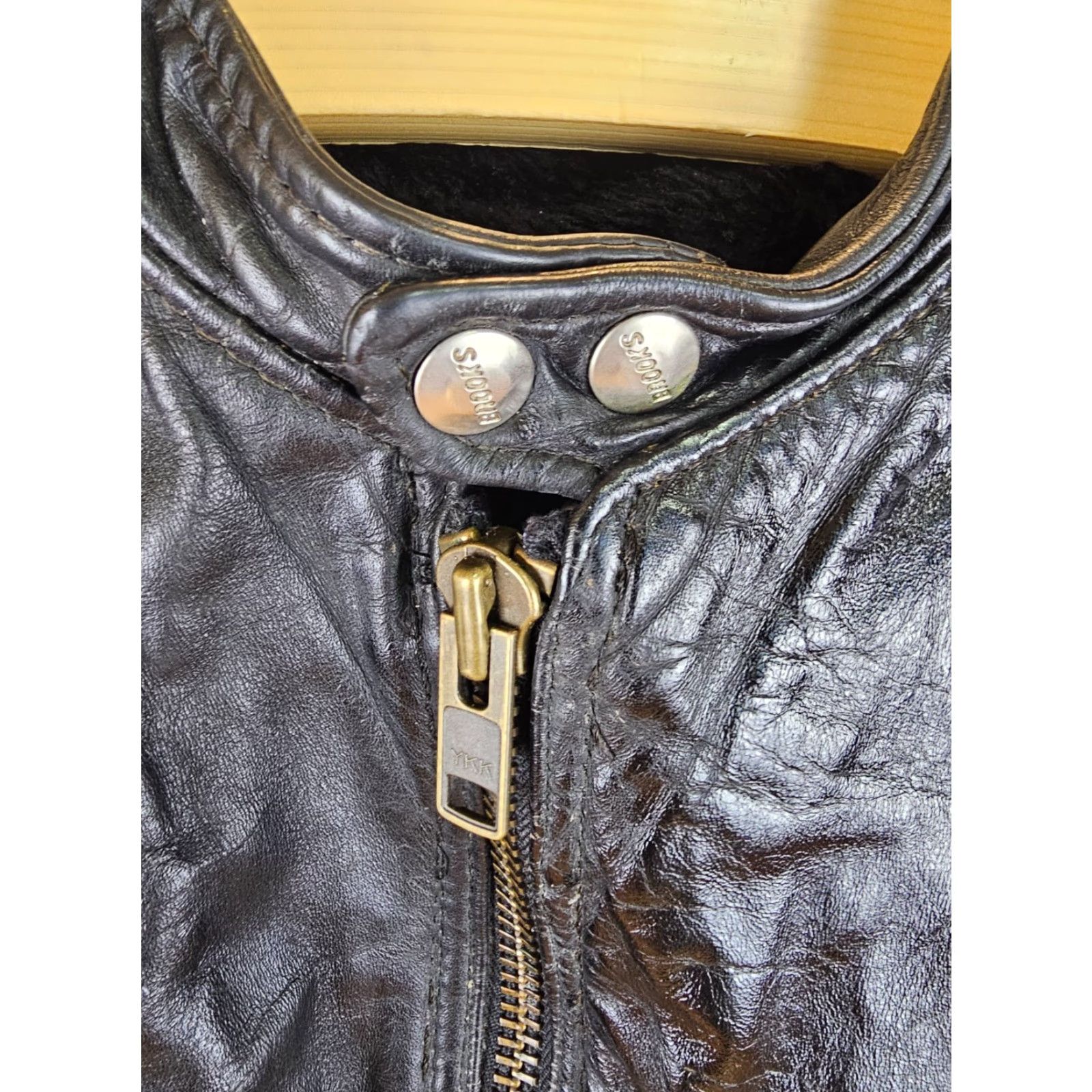 Brooks VINTAGE Brooks Jacket Leather Motorcycle SZ 44 Men Leather JACKET 70s Cafe Racer Brookes Jet Black 26 44 Bedrock Cross Chest 23 INCH Mens Size US S / EU 44-46 / 1 - 5 Thumbnail