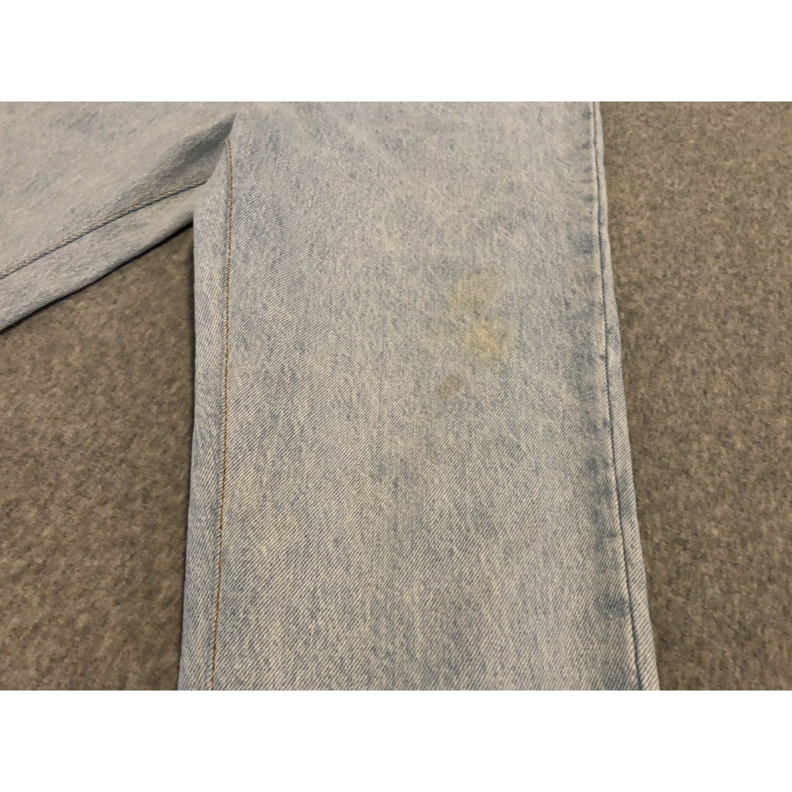 Levi's VINTAGE Levi's 501 Jeans Tapered Regular 26x31 Light Blue Denim Button Inseam 31 in Womens NWT Made in USA LVC Distressed 100% Cotton Jeans Size 26" / US 2 / IT 38 - 3 Thumbnail