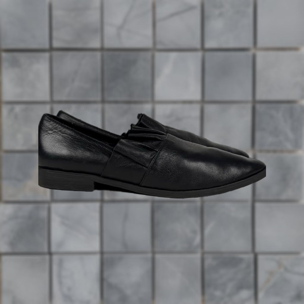Vintage Bueno Burcu Black Leather Pointed-Toe Slip On Flats EU 36 US 5.5 Women's Shoes Size US 6 / IT 36 - 1 Thumbnail