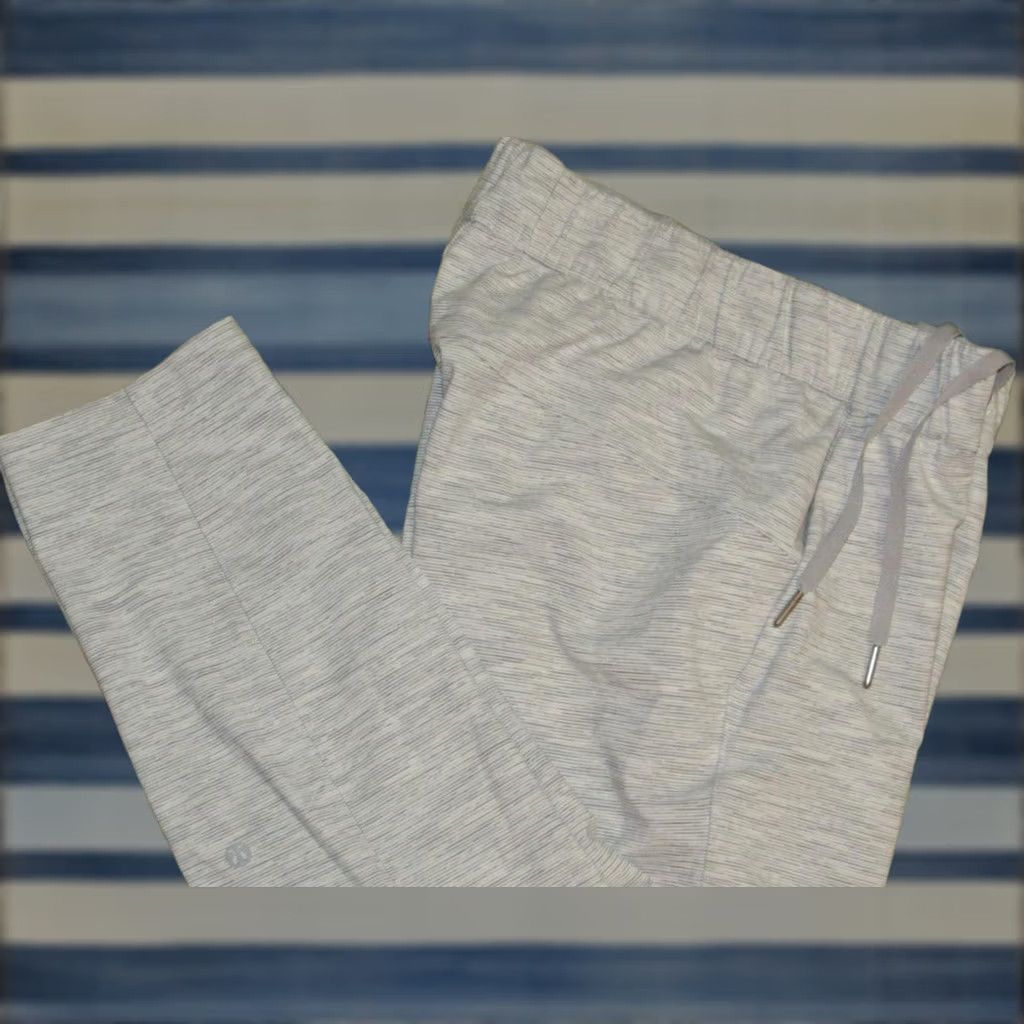 Lululemon LULULEMON Grey Align High Rise Pants 6 Size 28" / US 6 / IT 42 - 1 Thumbnail