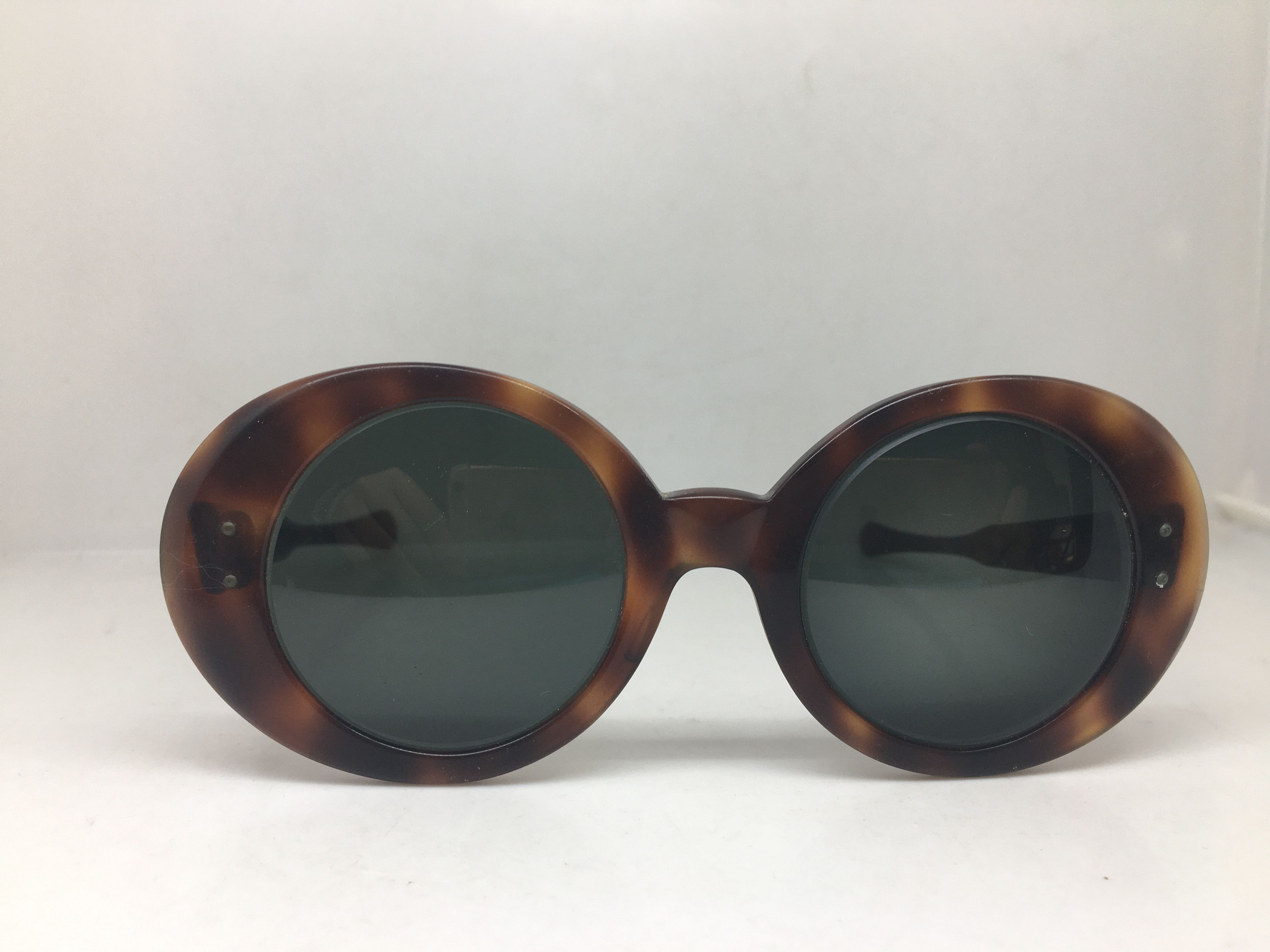 Vintage Vintage JACKIE ONASSIS TORTOISE OLD SCHOOL SUNGLASSES USA Size ONE SIZE - 1 Thumbnail