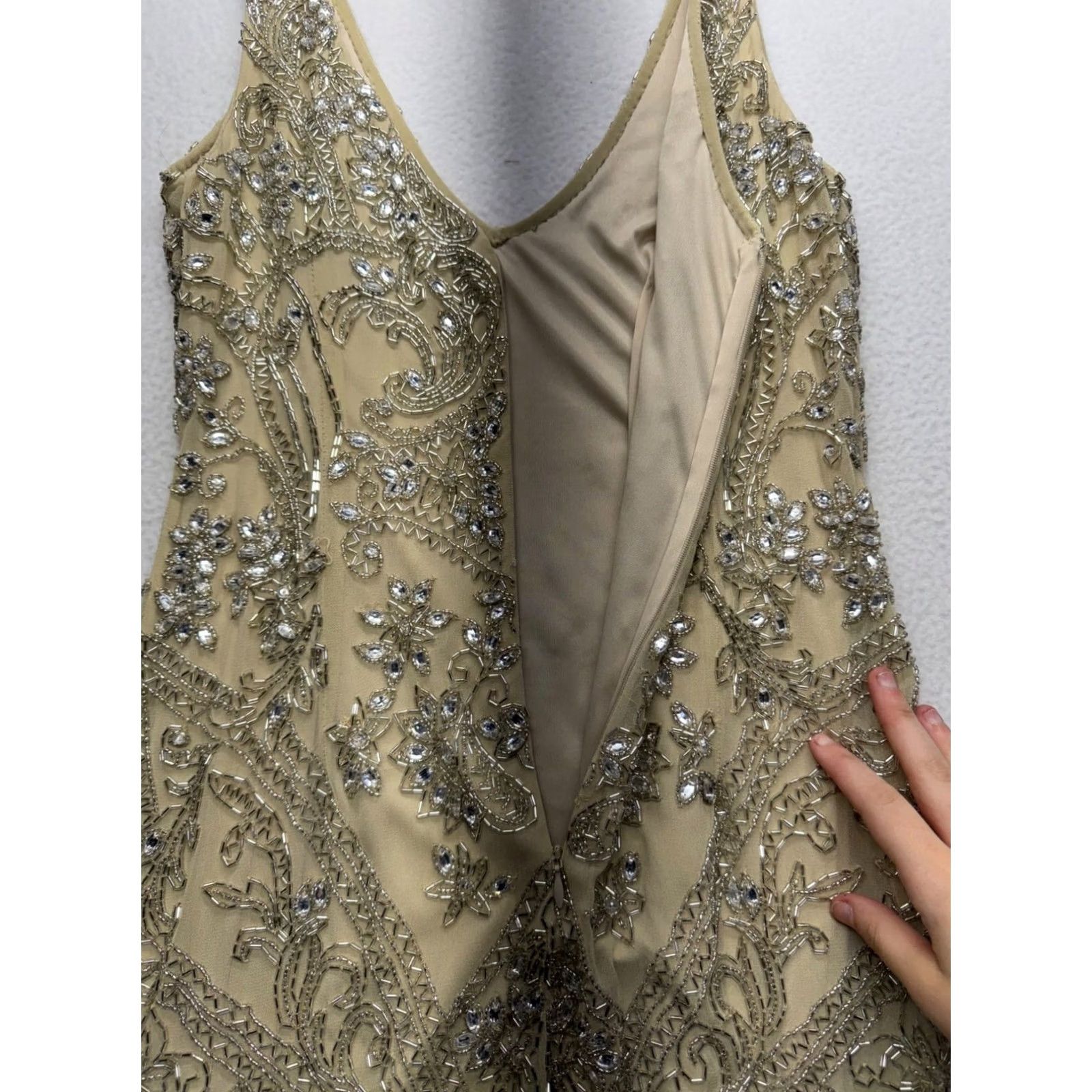 Vintage VINTAGE Theia Beaded Dress Women's 4 Knee Length Champagne Sleeveless V-Neck Pencil Dress Reg/Regular Formal Wedding Party/Cocktail Mens Girls? Size S / US 4 / IT 40 - 4 Thumbnail