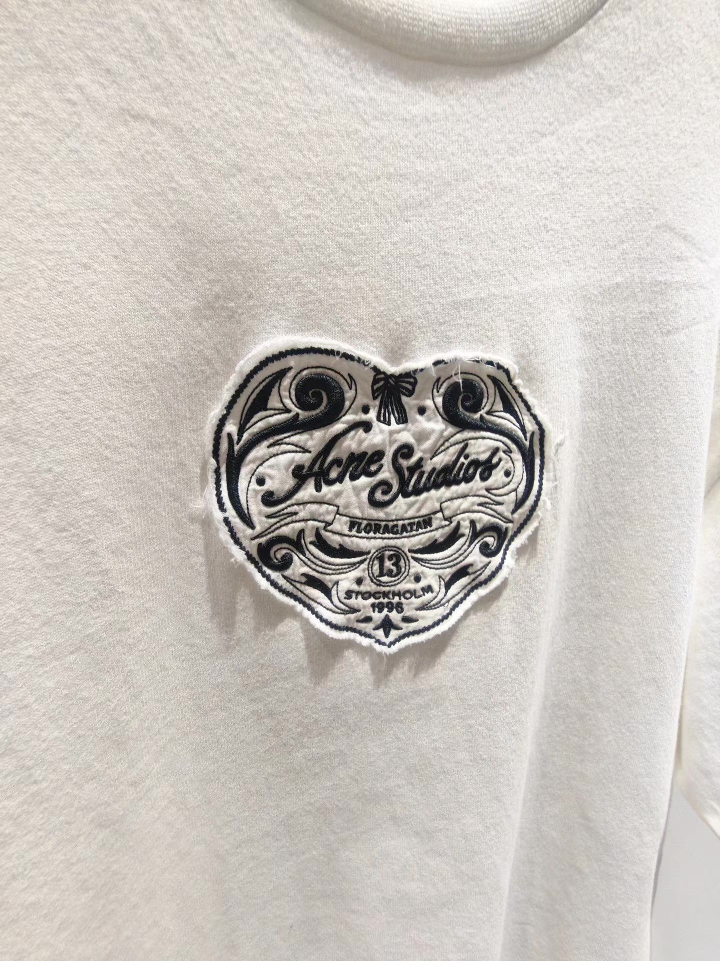 Acne Studios Acne Studios 25FW New Heart Patch PrintShort Sleeve Tee Q15 Size US S / EU 44-46 / 1 - 2 Thumbnail