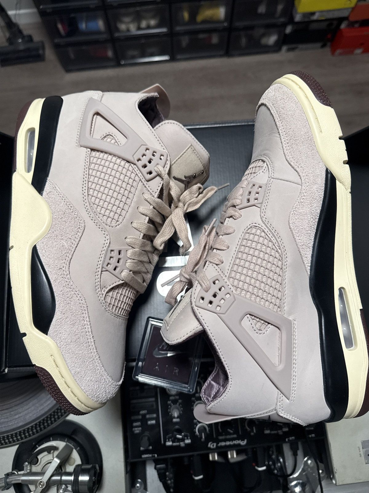 A Ma Maniere × Jordan Brand Women’s A Ma Maniére x Air Jordan 4 W.Y.W.S Size US 11 / EU 44 - 8 Thumbnail