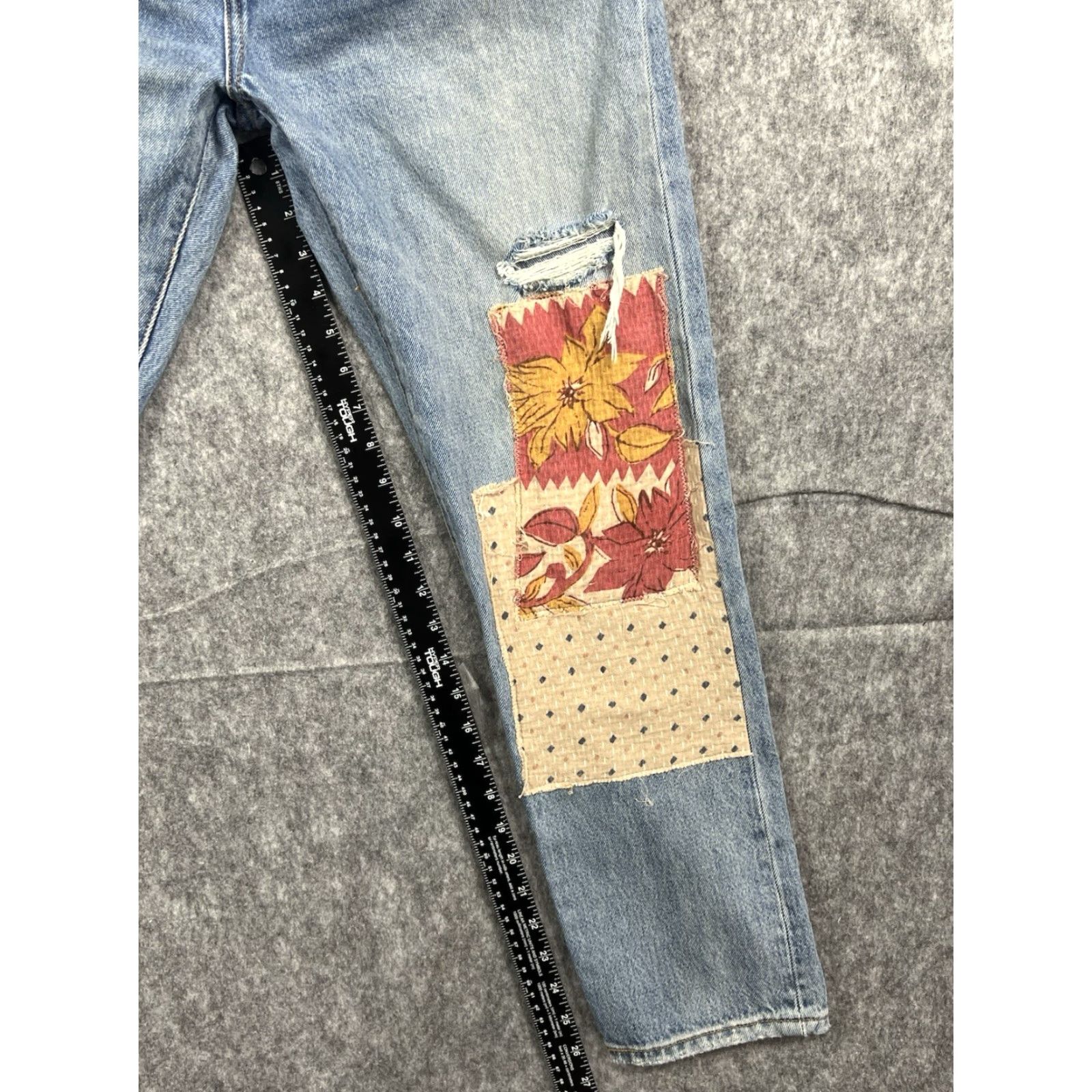 Levi's Levi's 501 CT Jeans Mens/Womens Distressed Blue Denim 28x32 Regular Fit Tapered Short/Medium Rise Low Rise 8-10in Belt Loops 5-Pocket Size 28" / US 6 / IT 42 - 4 Thumbnail