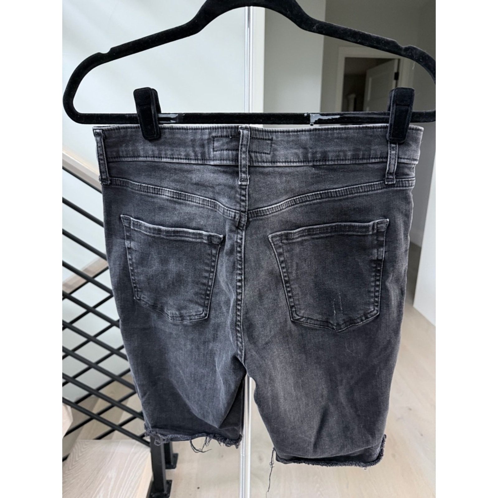 Express Express Men's Distressed Black Bermuda Denim Slim Shorts 29 Size US 29 - 3 Thumbnail