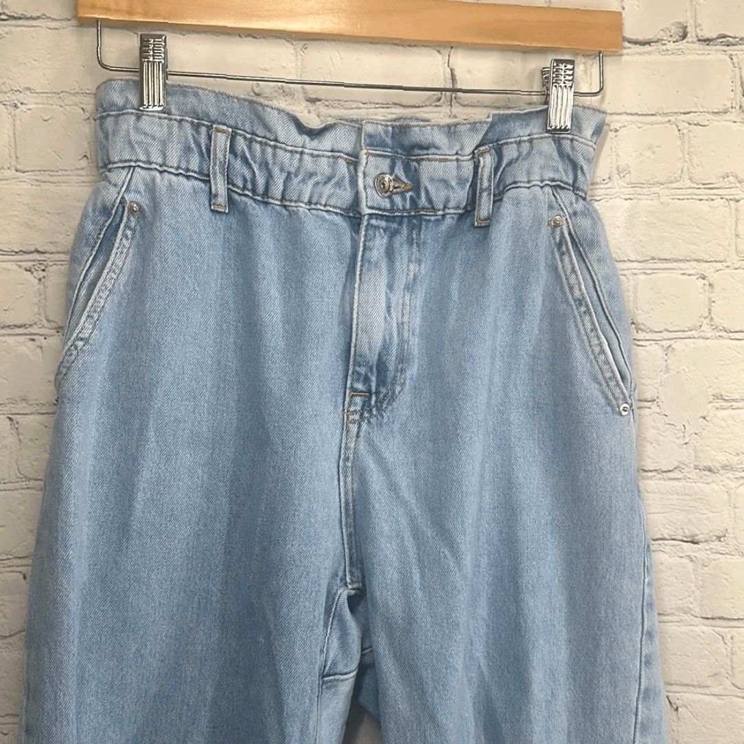 Zara Zara Women's Blue Light Wash Paper Bag Style High Waisted Jeans Size 4 User: Zara Women's Blue Light Wash Paper Bag Style High Waisted Jeans Size 4 Size 27" / US 4 / IT 40 - 2 Thumbnail