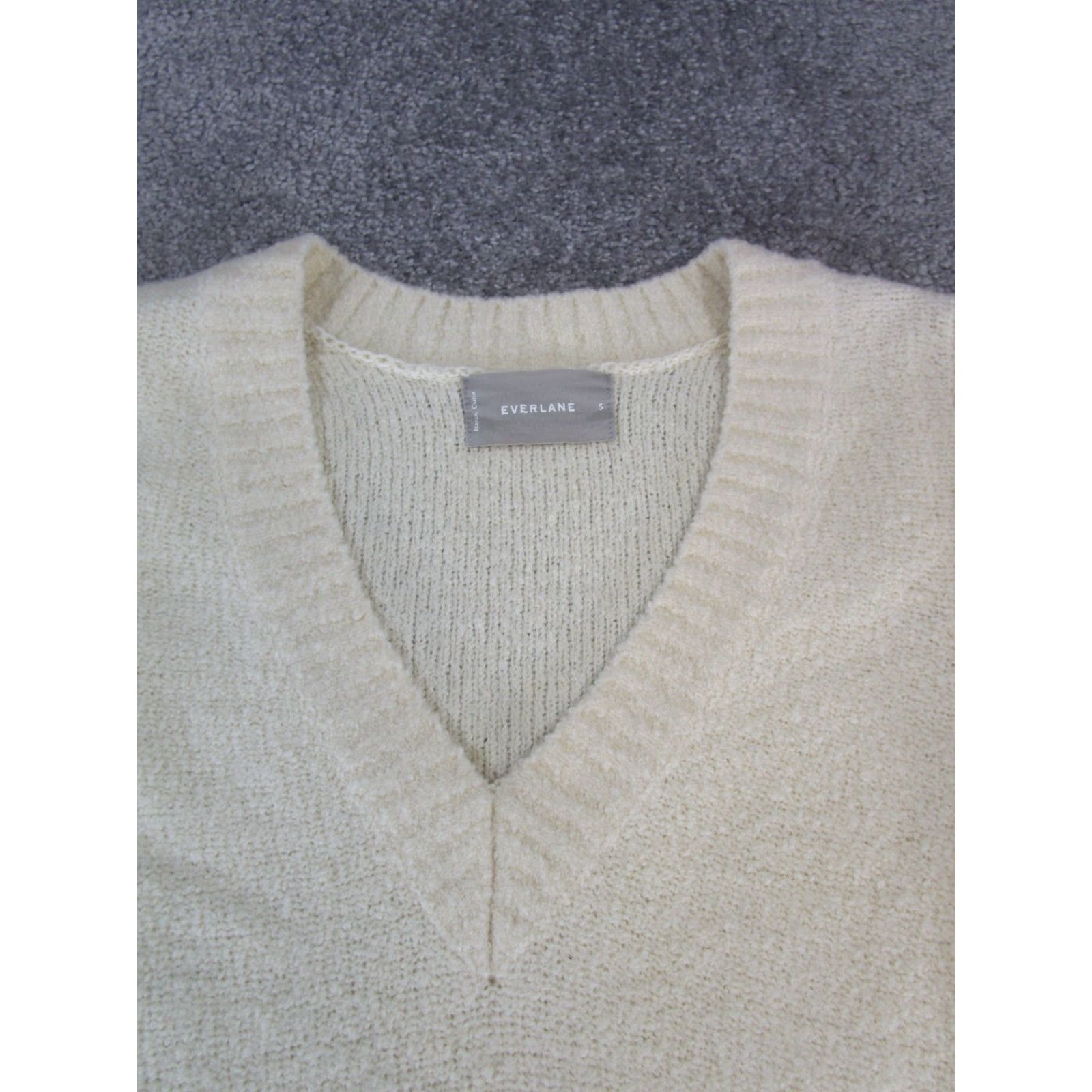 Everlane Everlane Wool Sweater Women Small Ivory V-Neck Knit Pullover Women Size S / US 4 / IT 40 - 2 Thumbnail