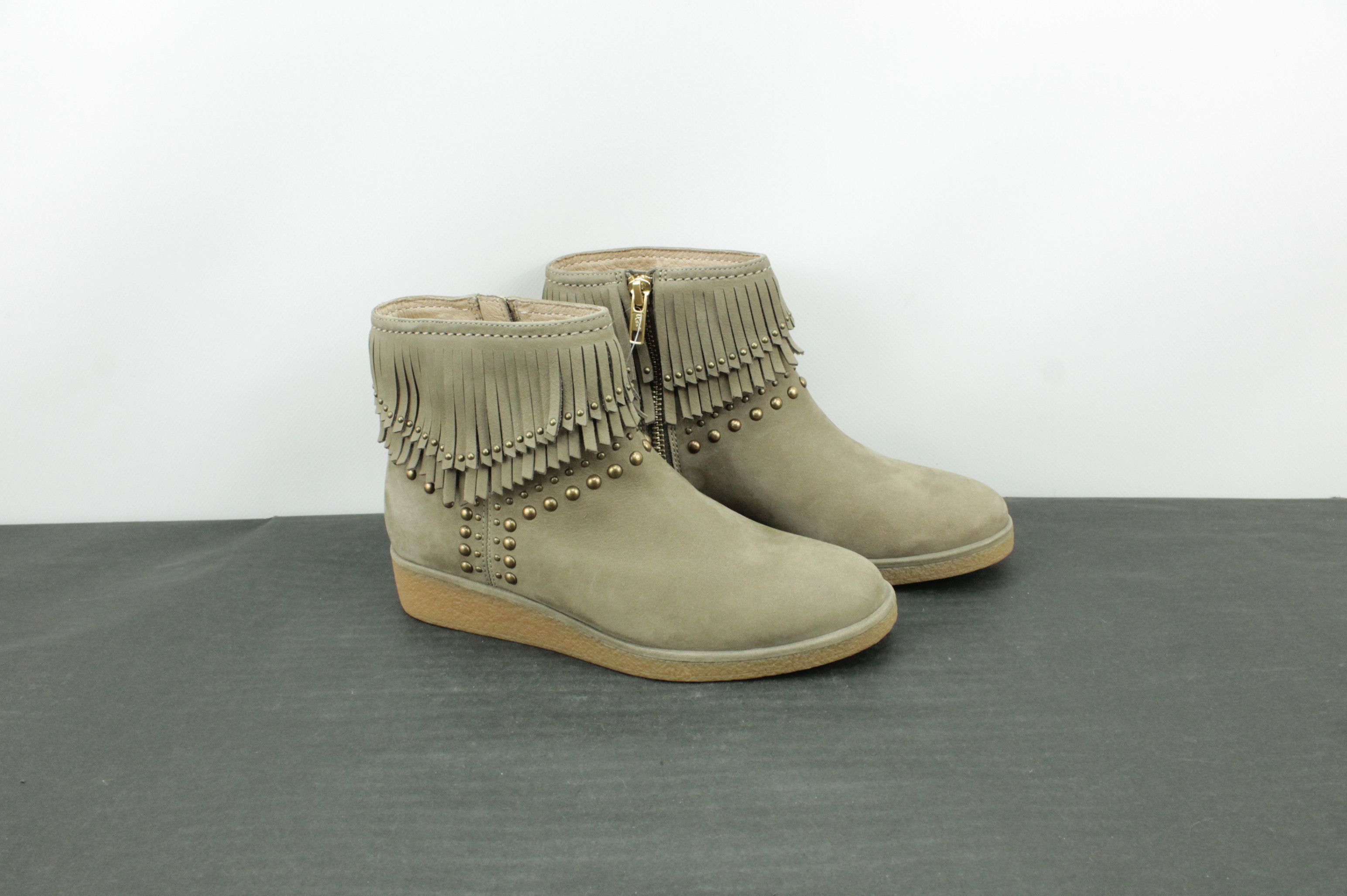 Ugg UGG Australia ARIANE FRINGE Sahara Booties ANKLE Nubuck Size US 5 / IT 35 - 1 Thumbnail