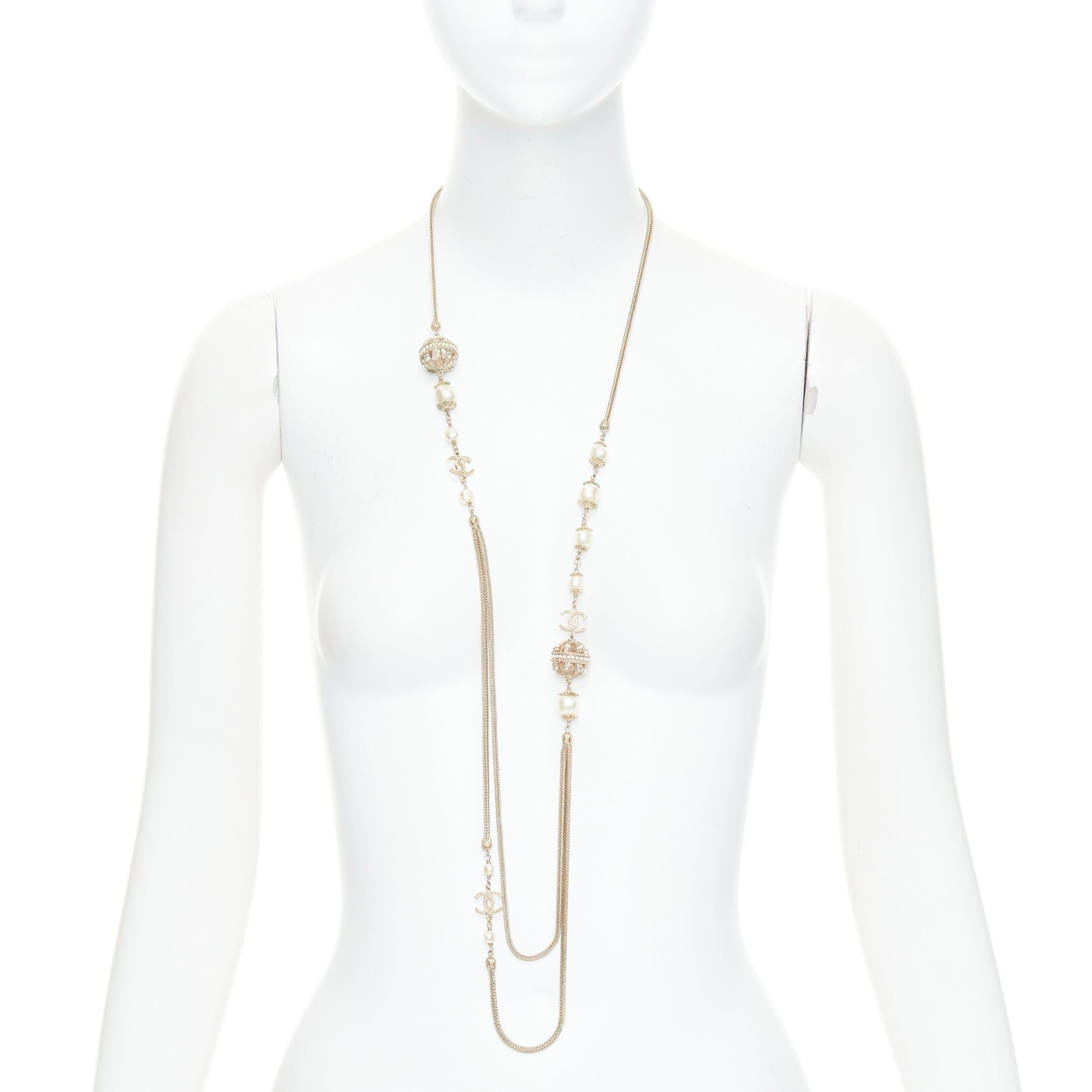 Chanel CHANEL B16A gold tone faux pearl CC logo round globes necklace Size ONE SIZE - 1 Thumbnail