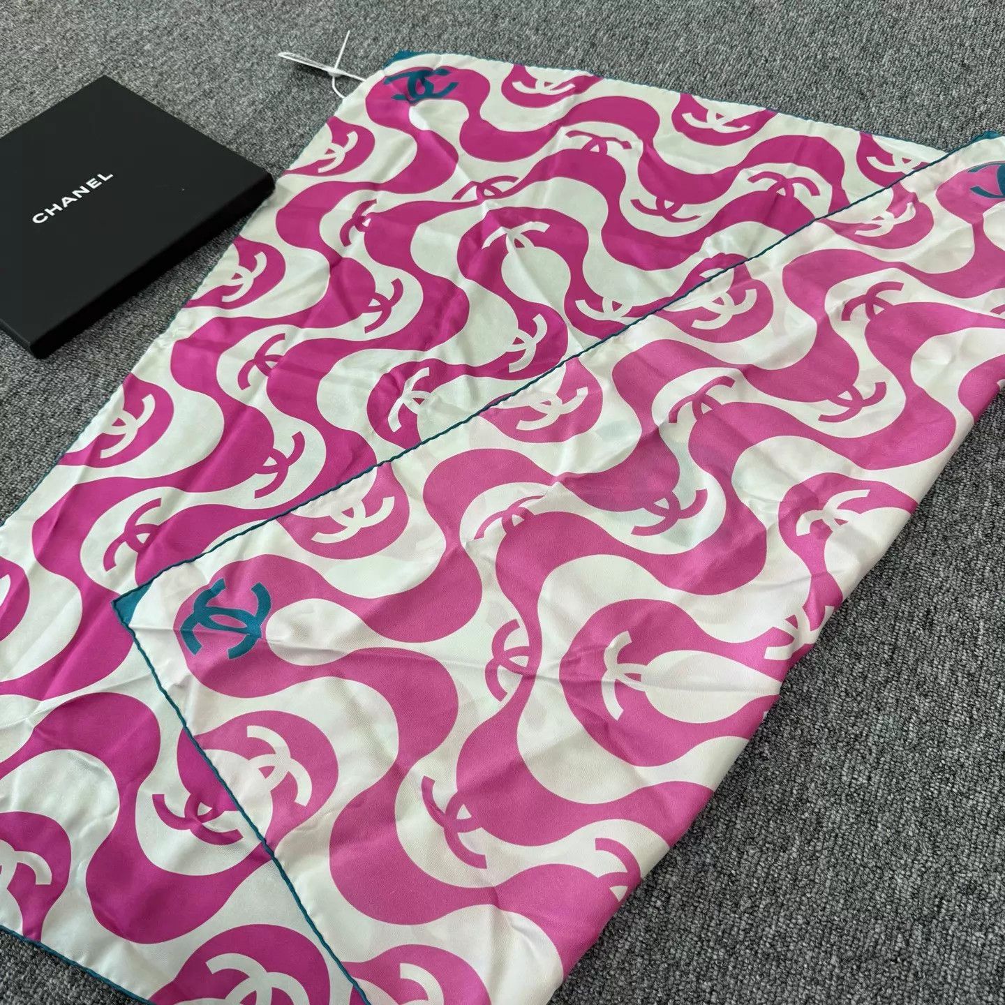 Chanel Chanel Pink & White Wave CC Logo Scarf 90cm 99New Size ONE SIZE - 2 Thumbnail