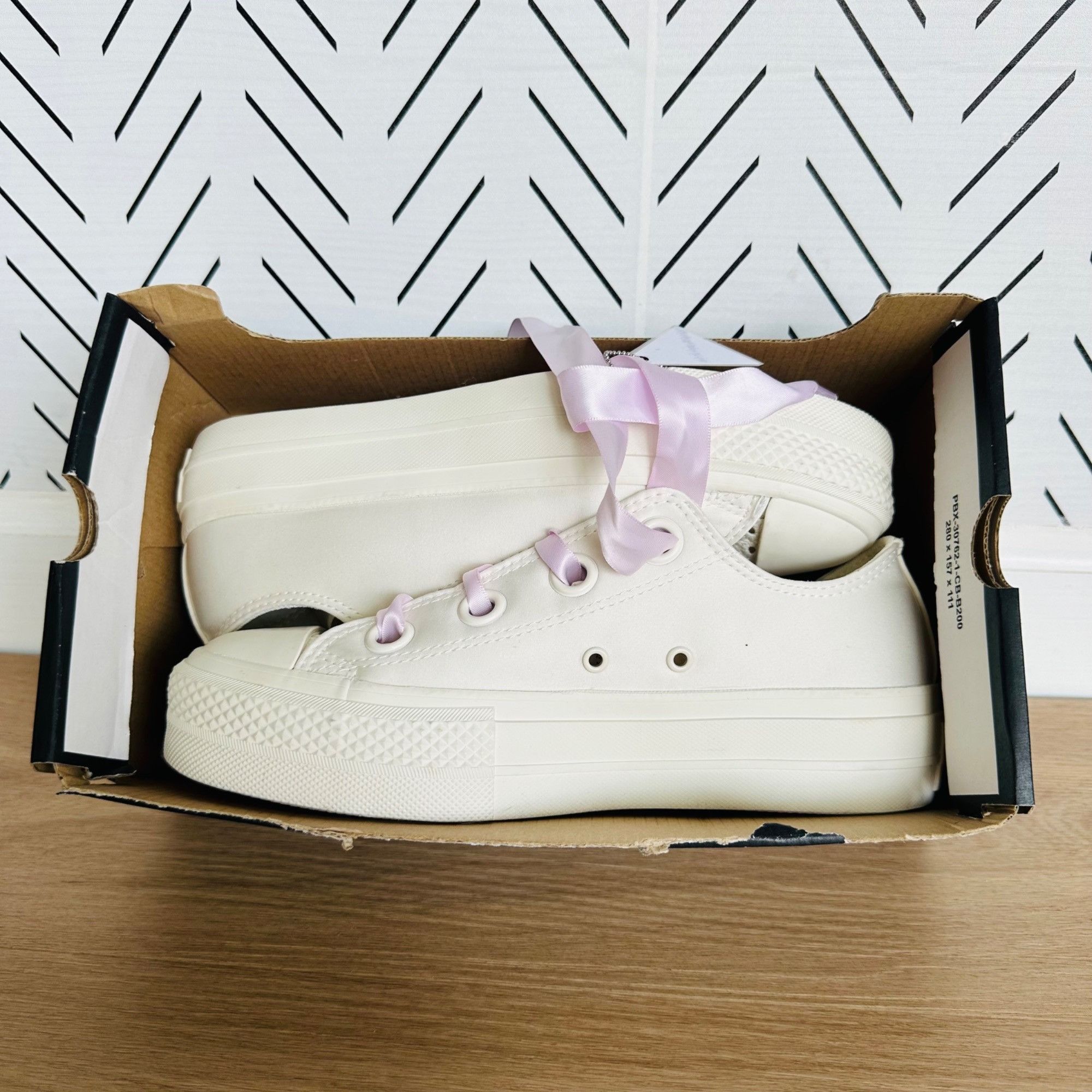 Converse ⭐Converse Ctas Lift OX Low 7 Womens Shoes Satin Embroidered Size US 7 / IT 37 - 7 Thumbnail
