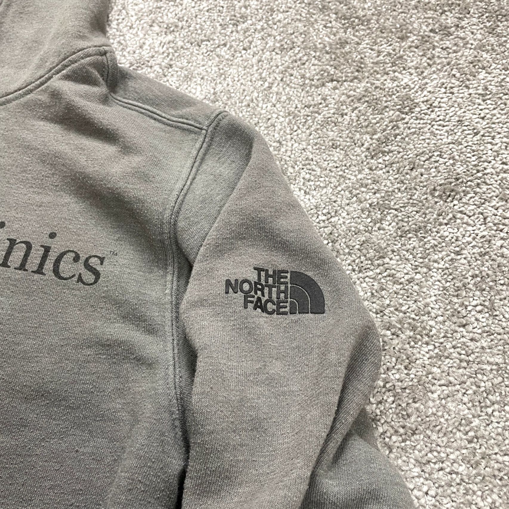 The North Face The North Face Hoodie Mens Small Gray Mulberry Clinics Graphic Logo Sweatshirt Size US S / EU 44-46 / 1 - 5 Thumbnail